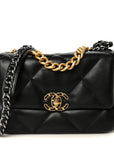 Lambskin Quilted Medium CHNL 19 Flap Black
