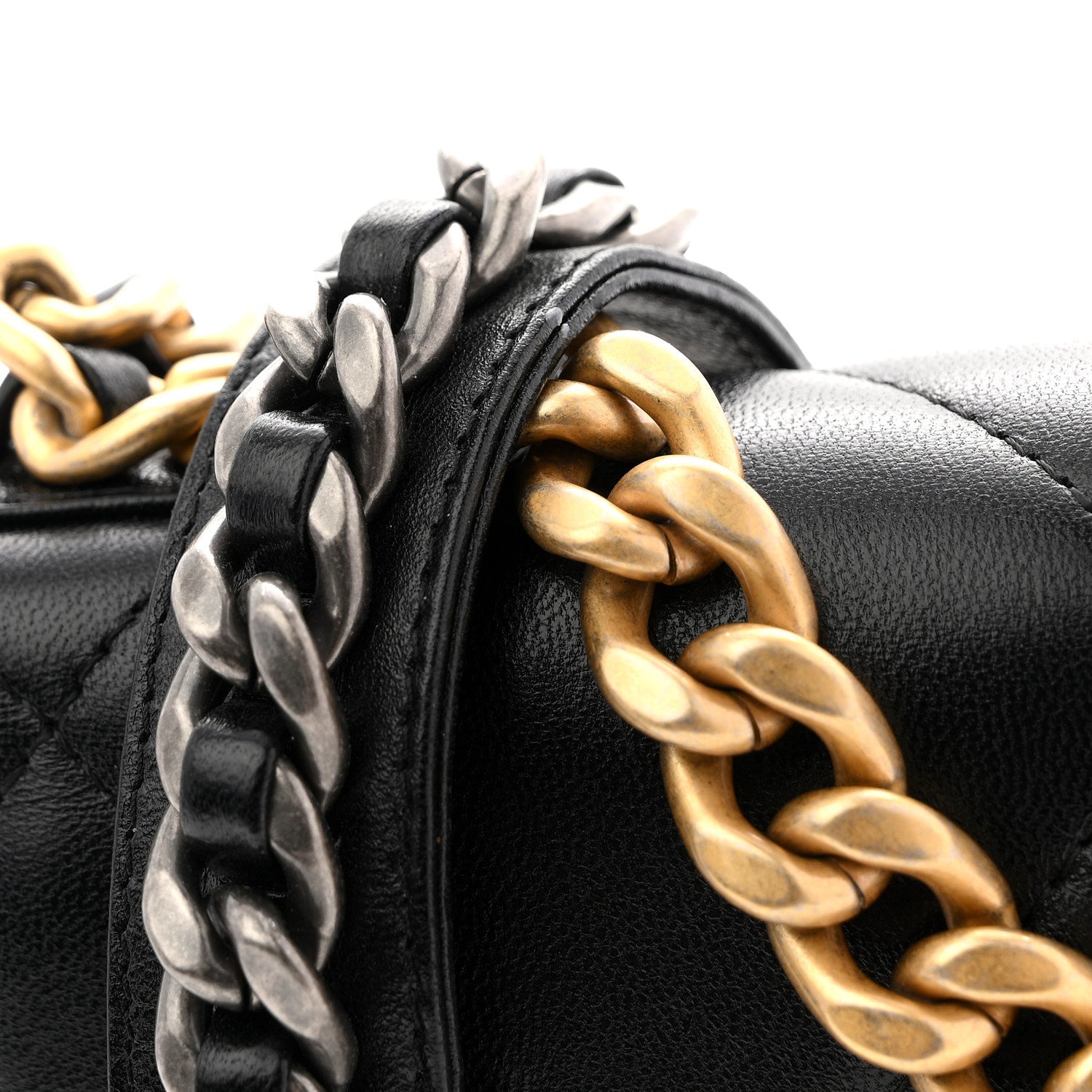 Lambskin Quilted CHNL 19 Wallet On Chain WOC Black