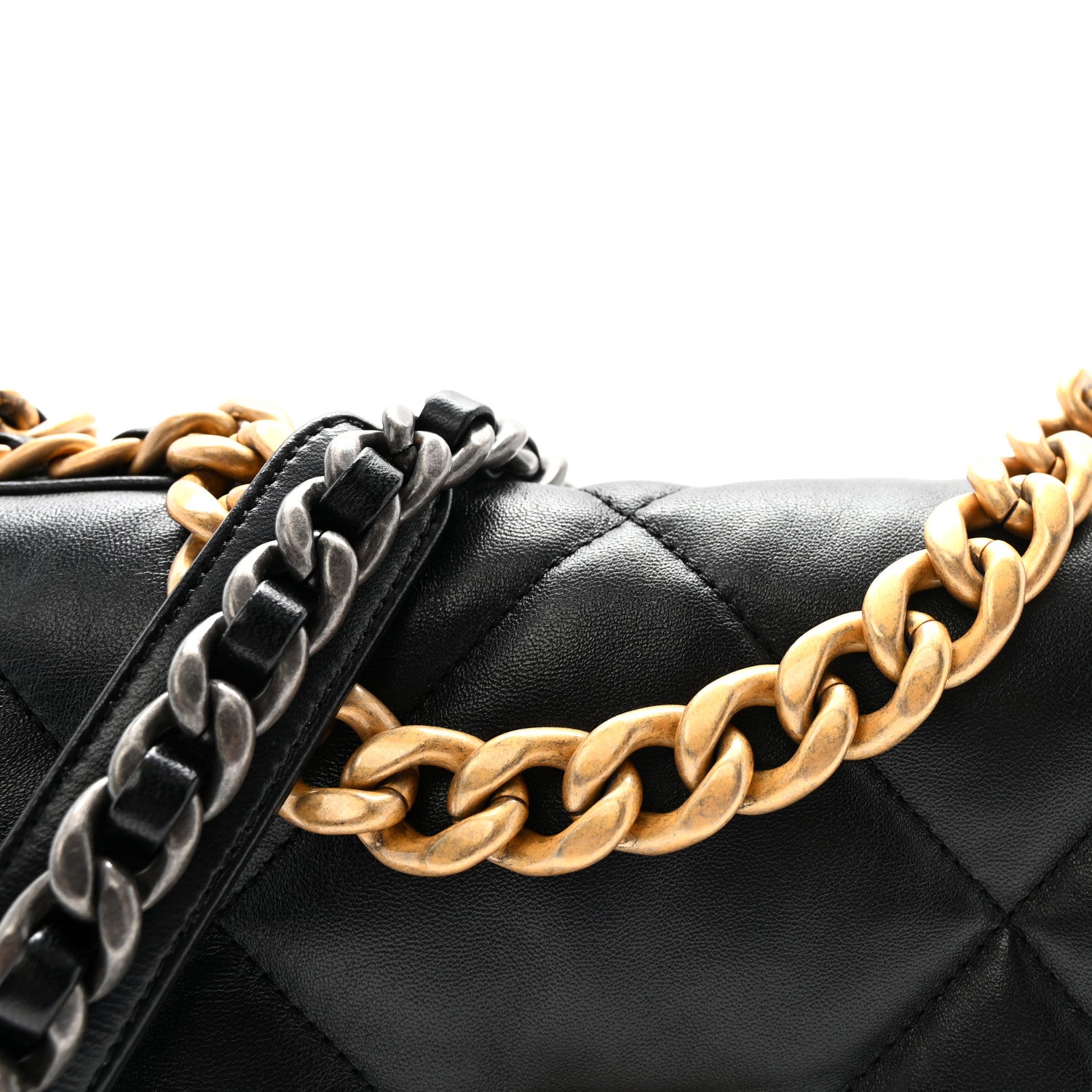 Lambskin Quilted Medium CHNL 19 Flap Black