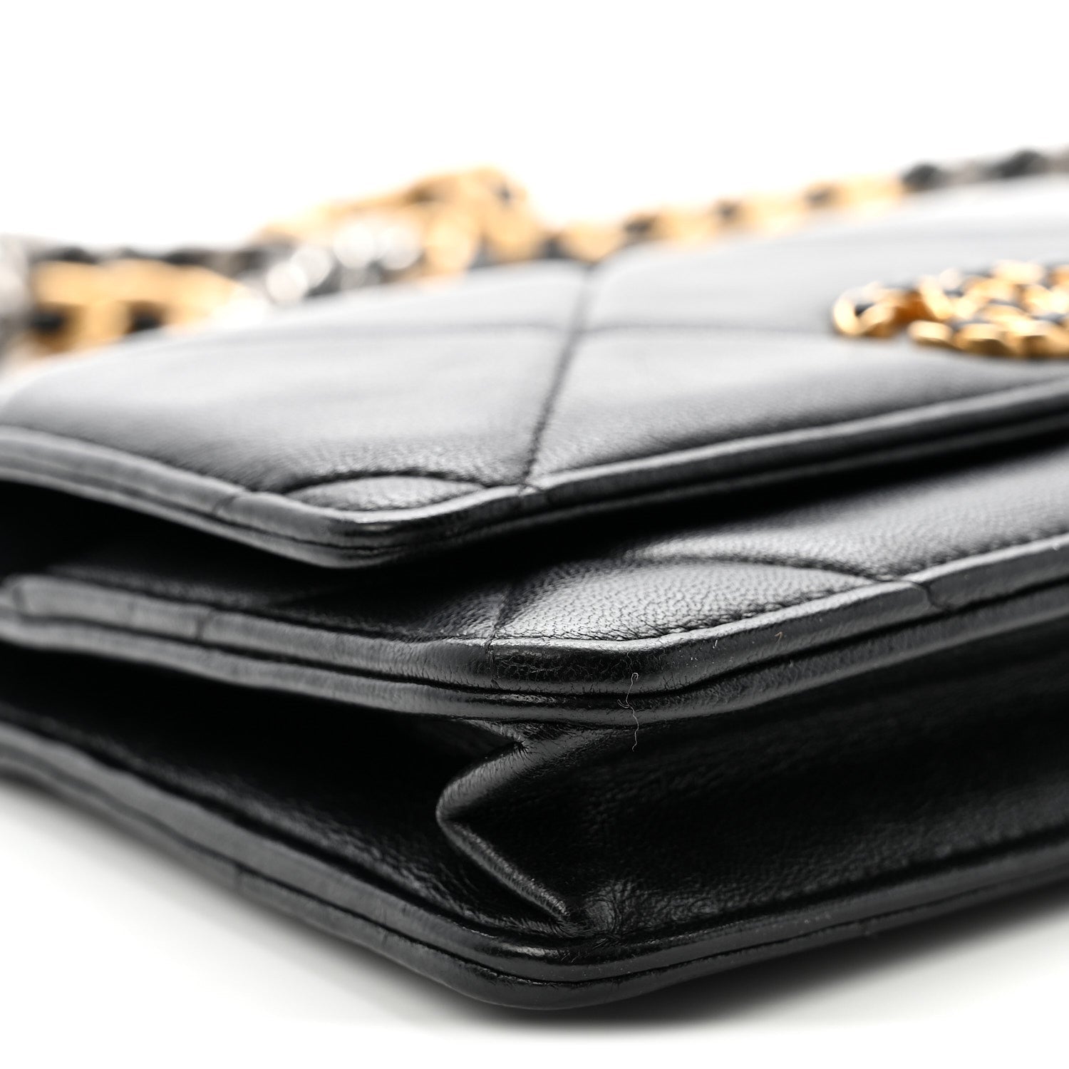 Lambskin Quilted CHNL 19 Wallet On Chain WOC Black