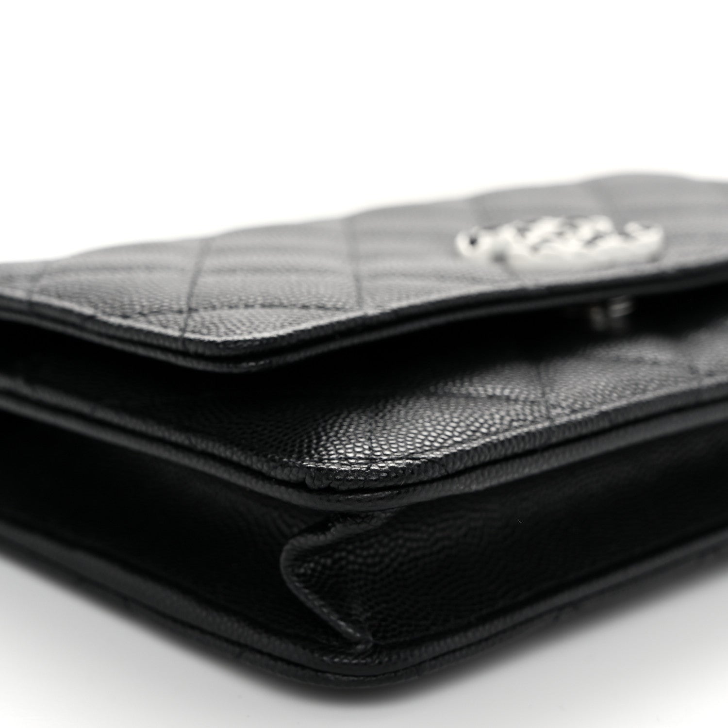 Caviar Quilted CHNL 19 Wallet On Chain WOC Black White
