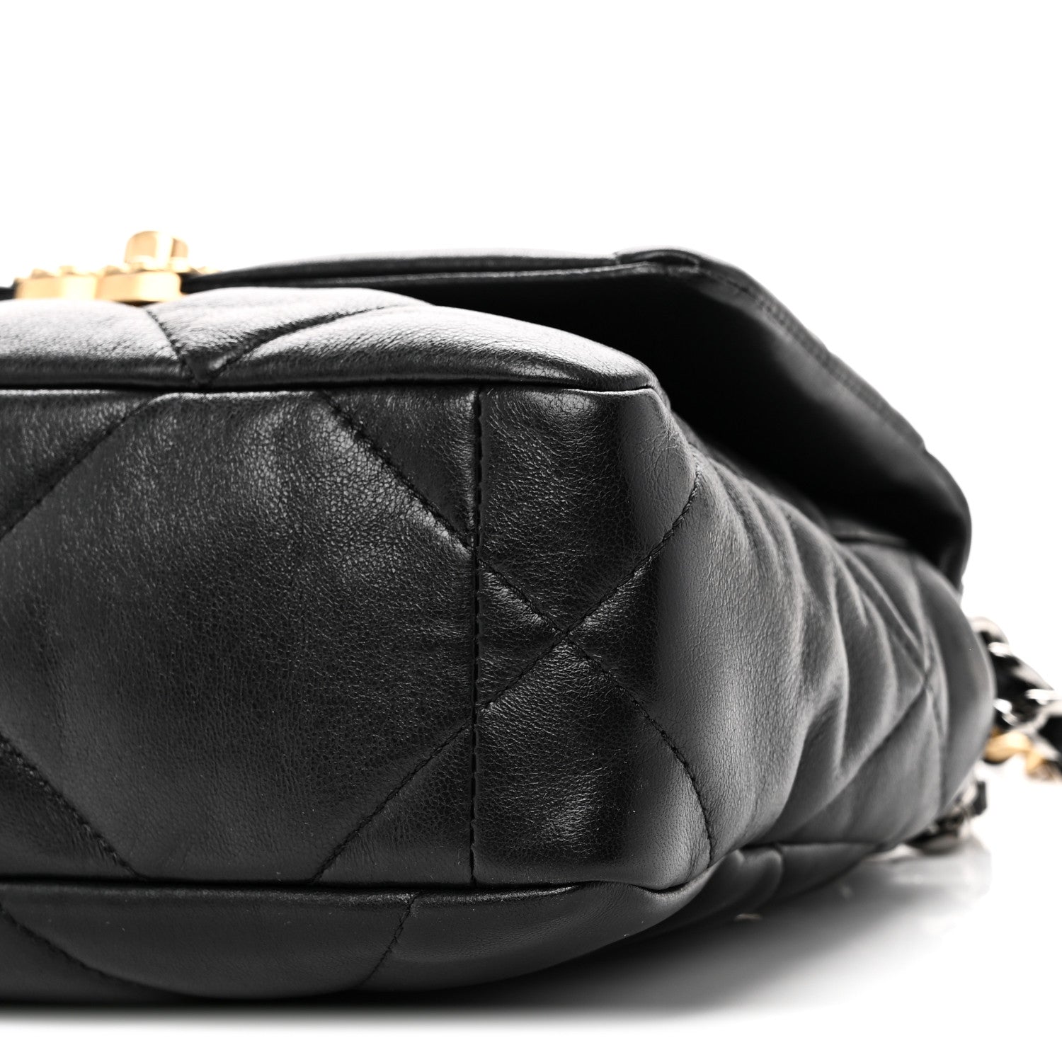 Lambskin Quilted Medium CHNL 19 Flap Black