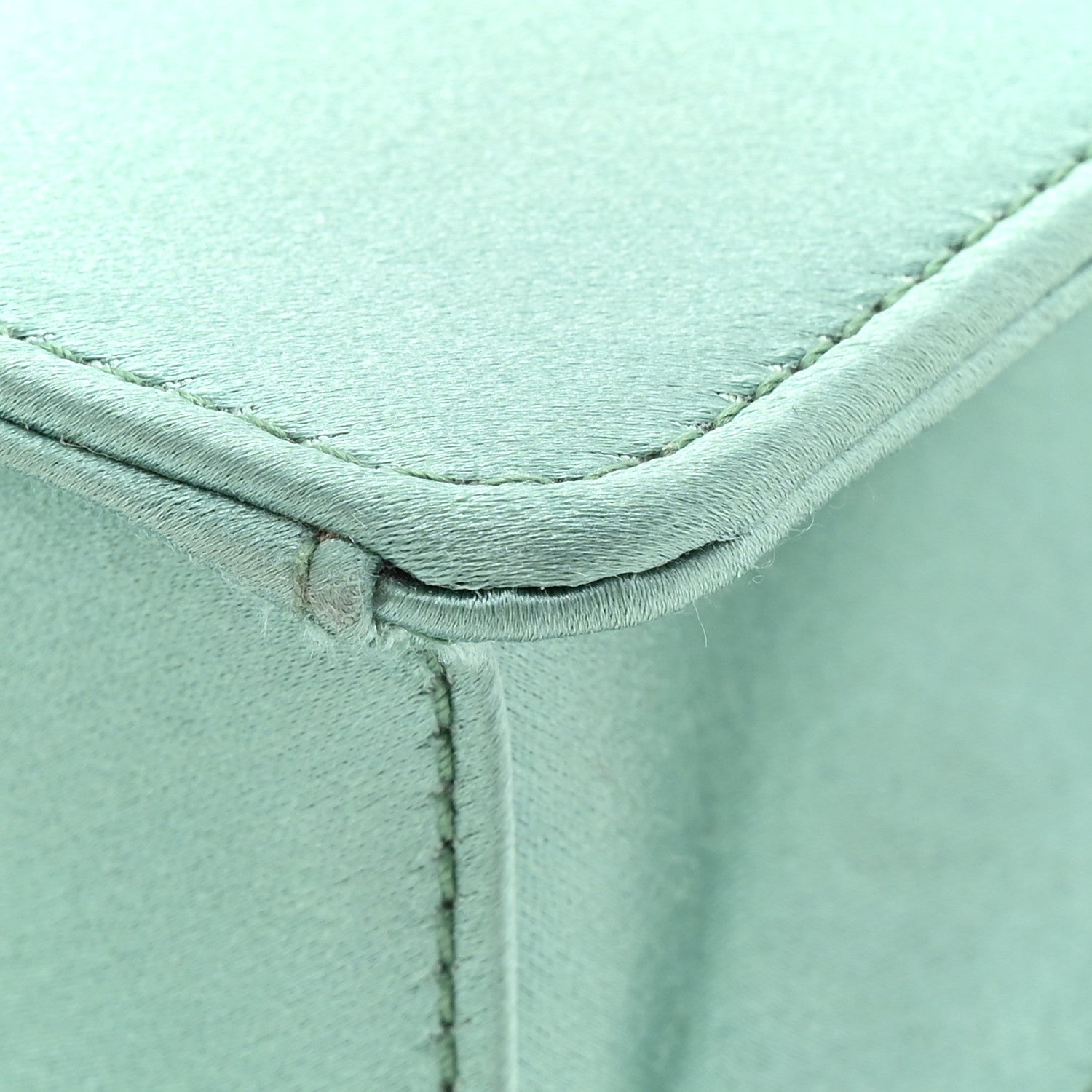 Satin Pearl Varenne Shoulder Bag Green