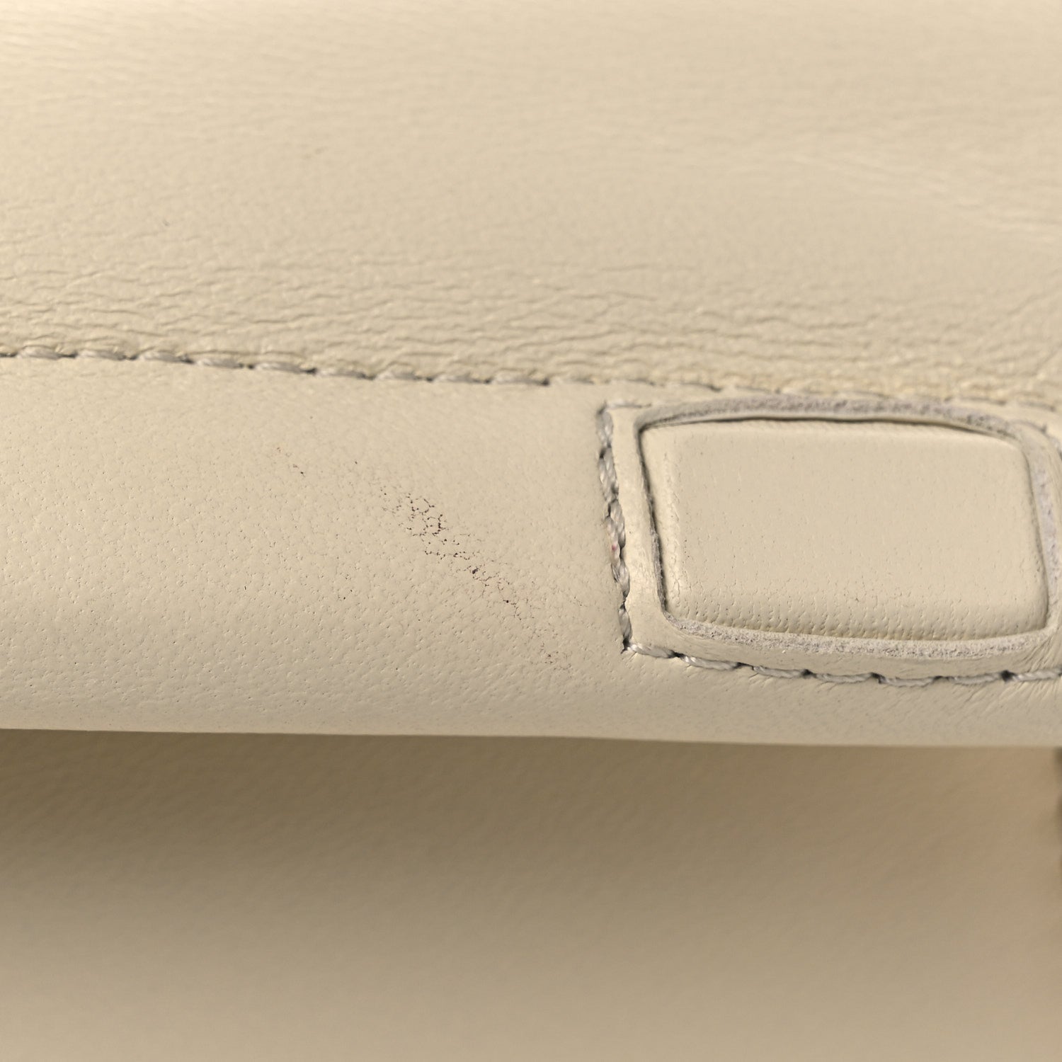 Smooth Calfskin La Petite Pochette Rond Carre Light Ivory