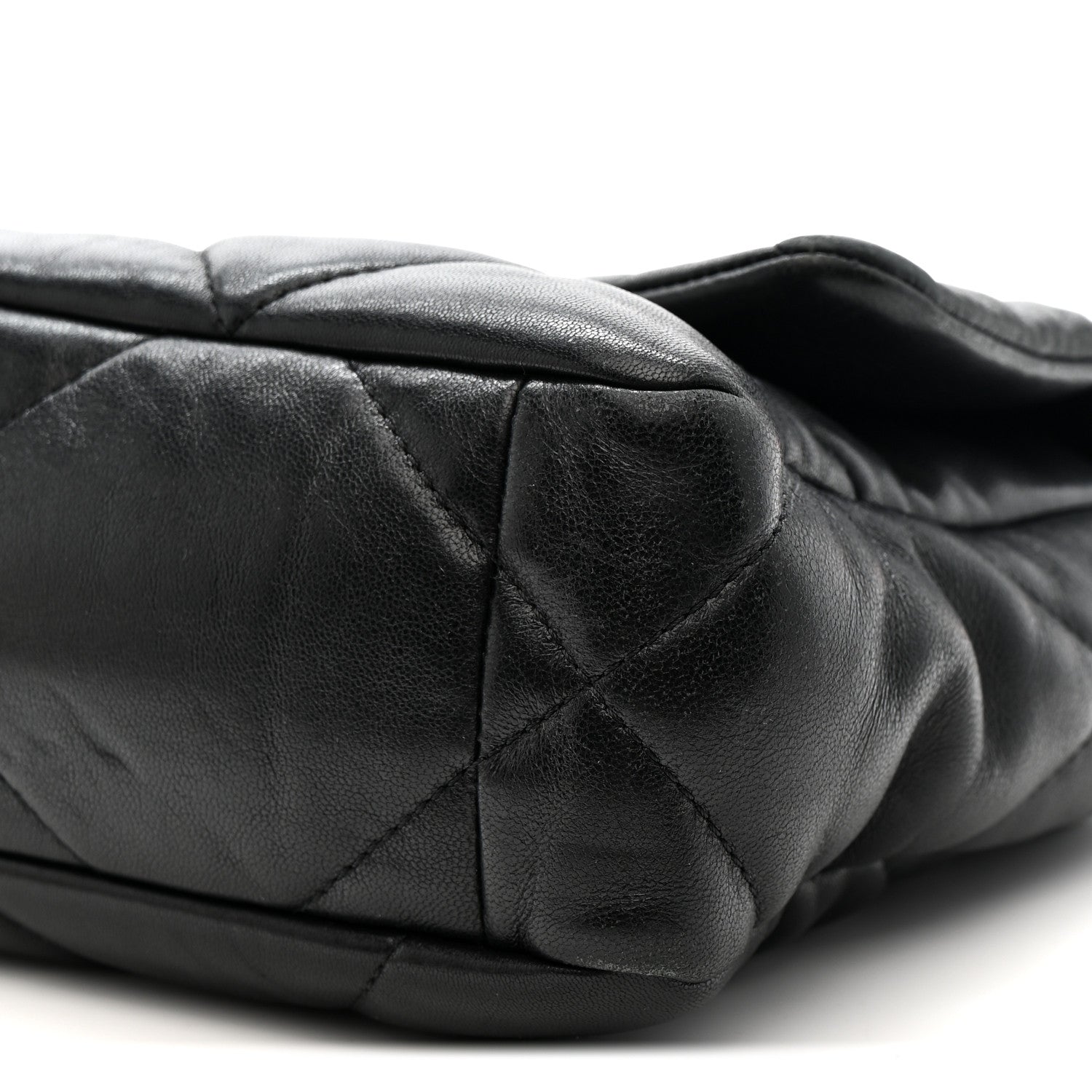 Lambskin Quilted Medium CHNL 19 Flap Black