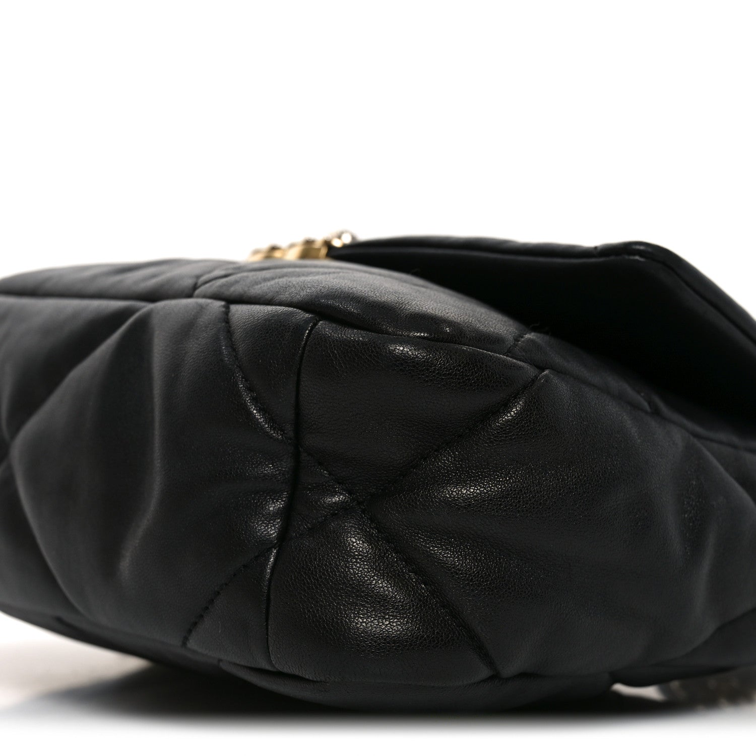 Lambskin Quilted Medium CHNL 19 Flap Black