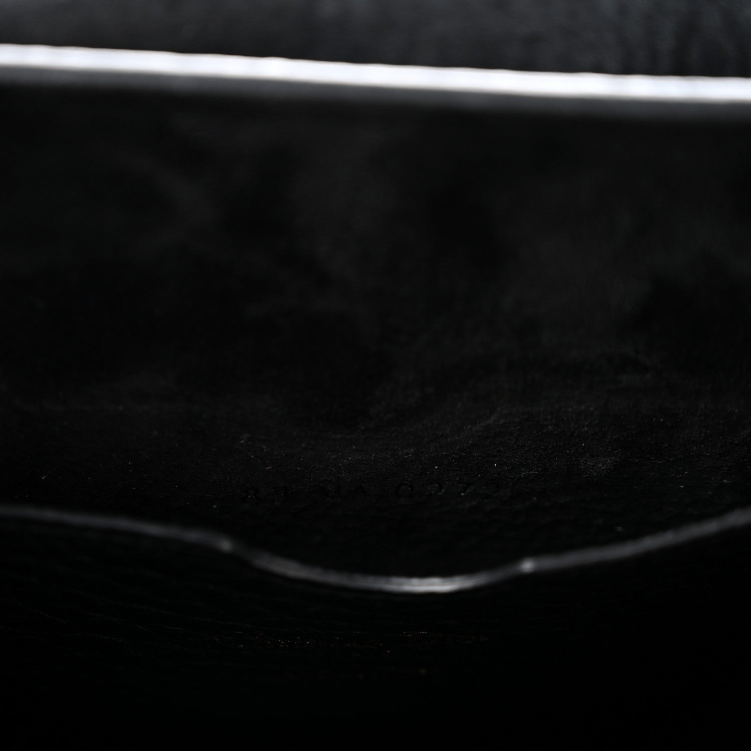 Grained Calfskin Large Bobby Flap Black