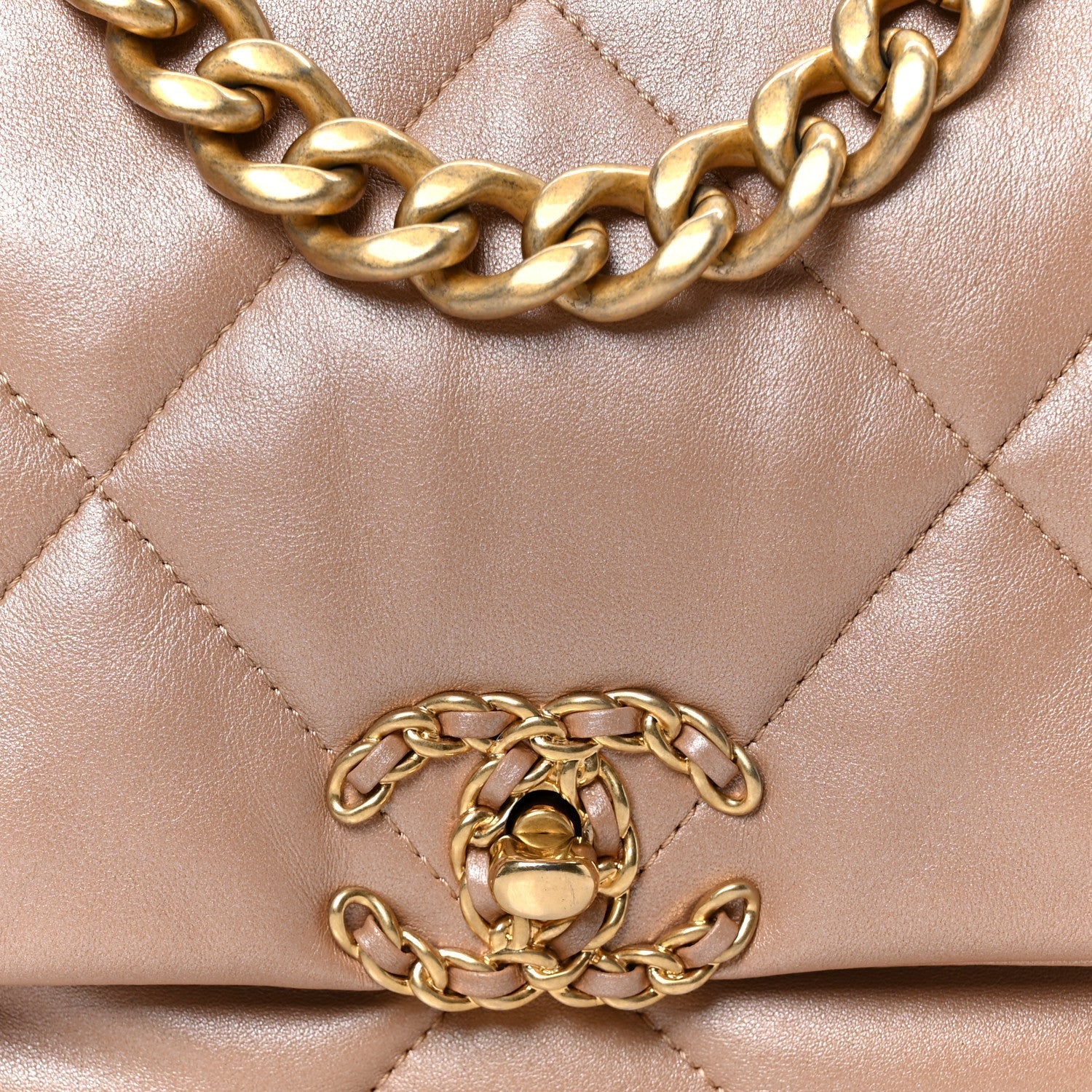 Shiny Lambskin Quilted Medium CHNL 19 Flap Beige