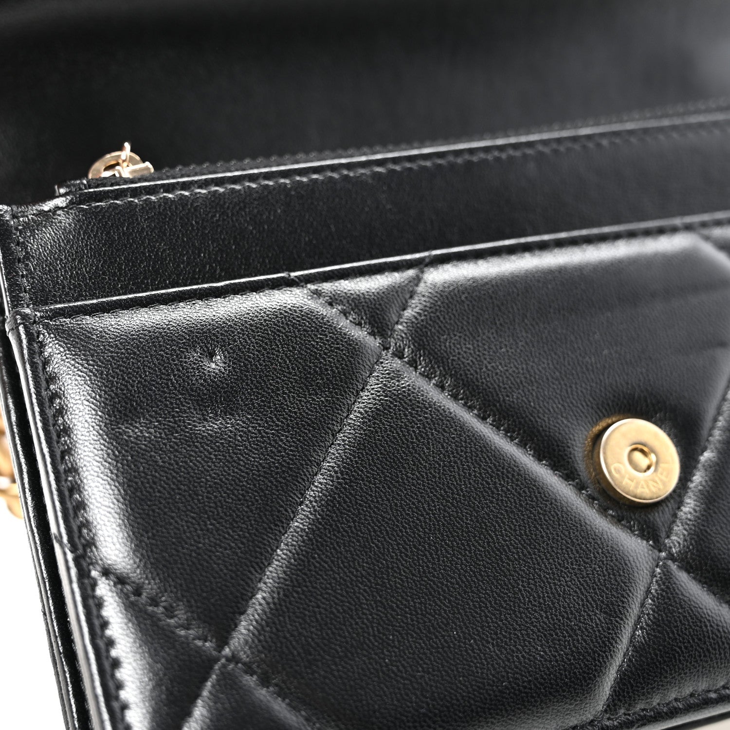 Lambskin Quilted CHNL 19 Wallet On Chain WOC Black