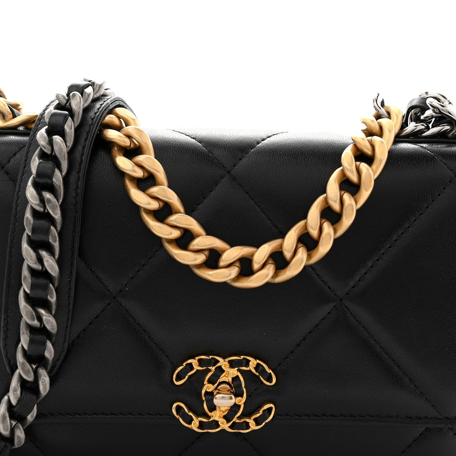 Lambskin Quilted CHNL 19 Wallet On Chain WOC Black