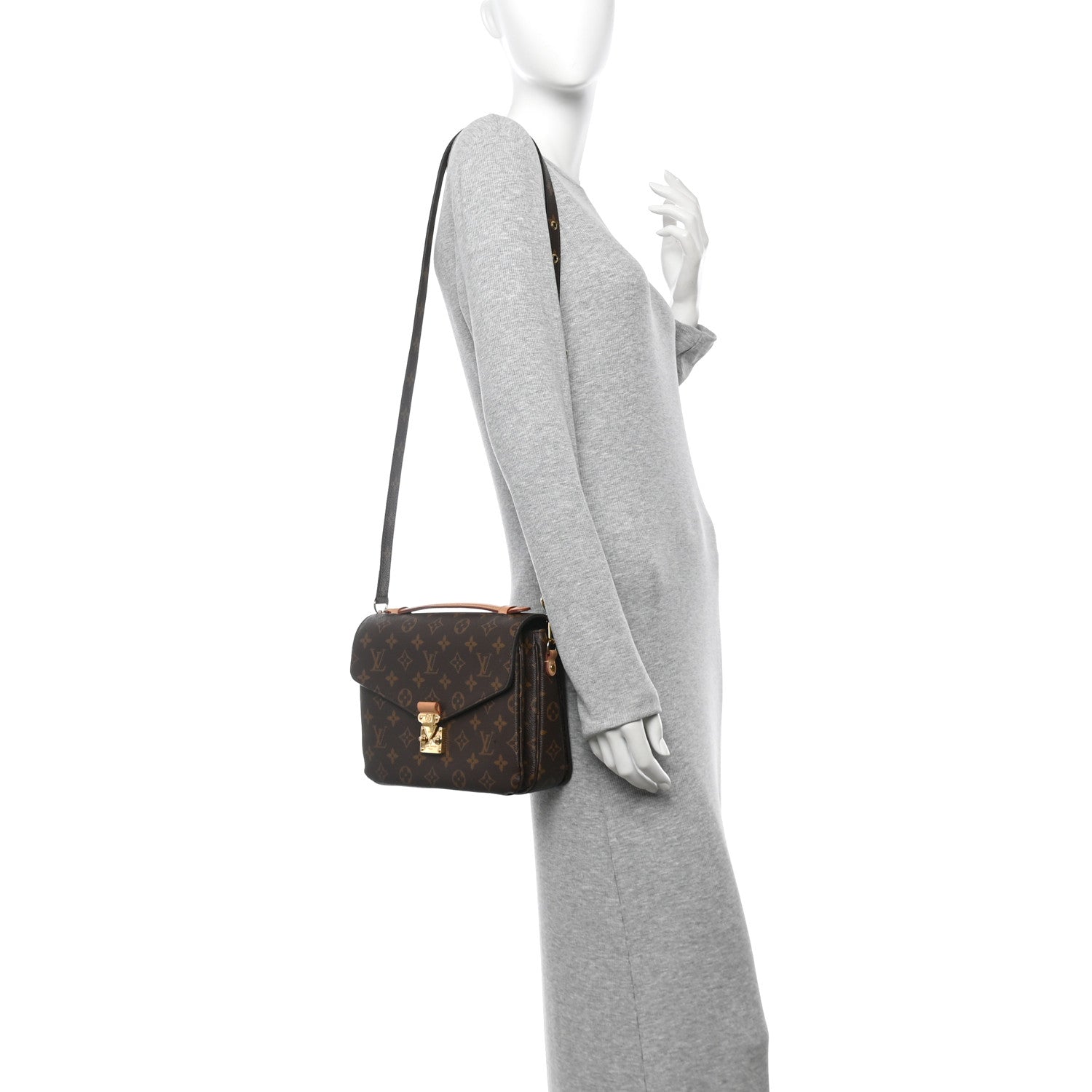 Shiny Goatskin Quilted CHNL 19 Round Clutch With Chain Black