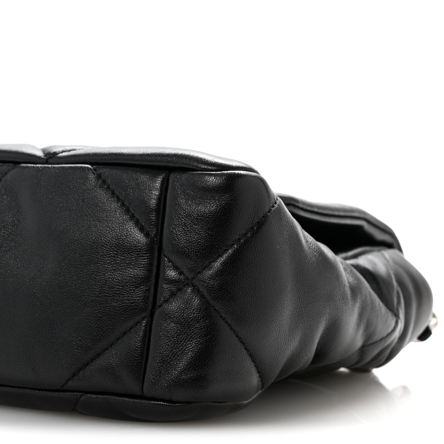 Lambskin Quilted Medium CHNL 19 Flap Black