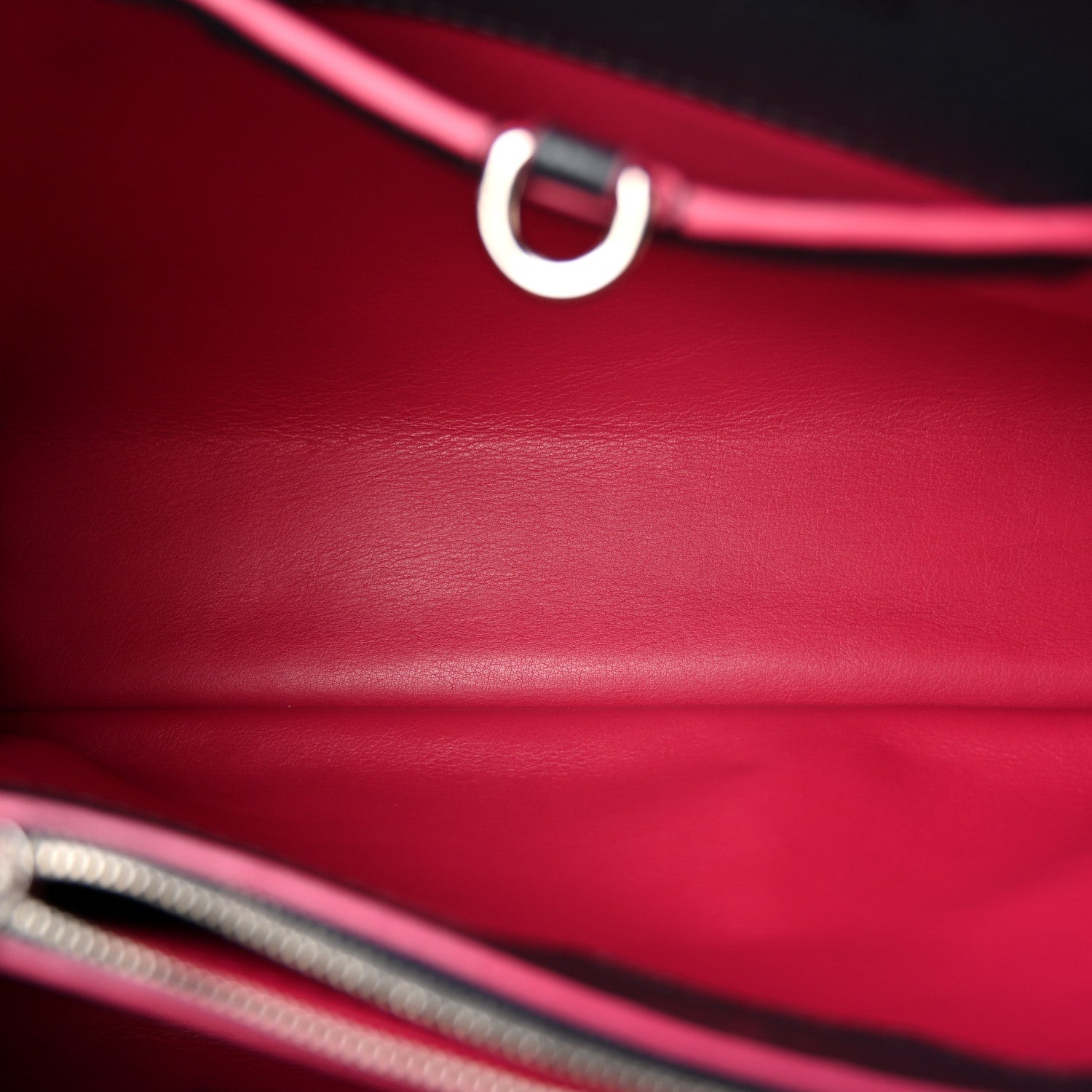 Taurillon Capucines MM Cobalt Fuchsia