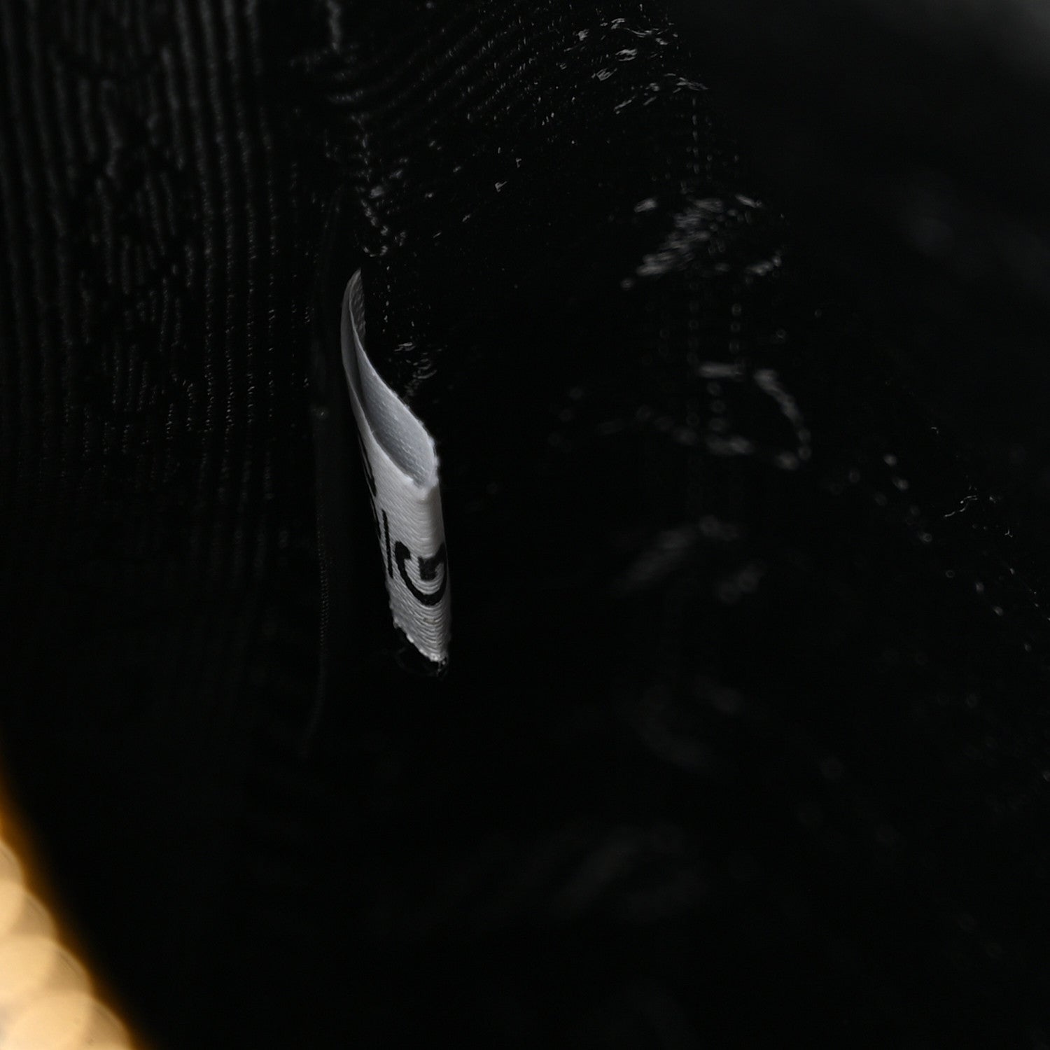 Saffiano Lux Re-Edition 2005 Shoulder Bag Black