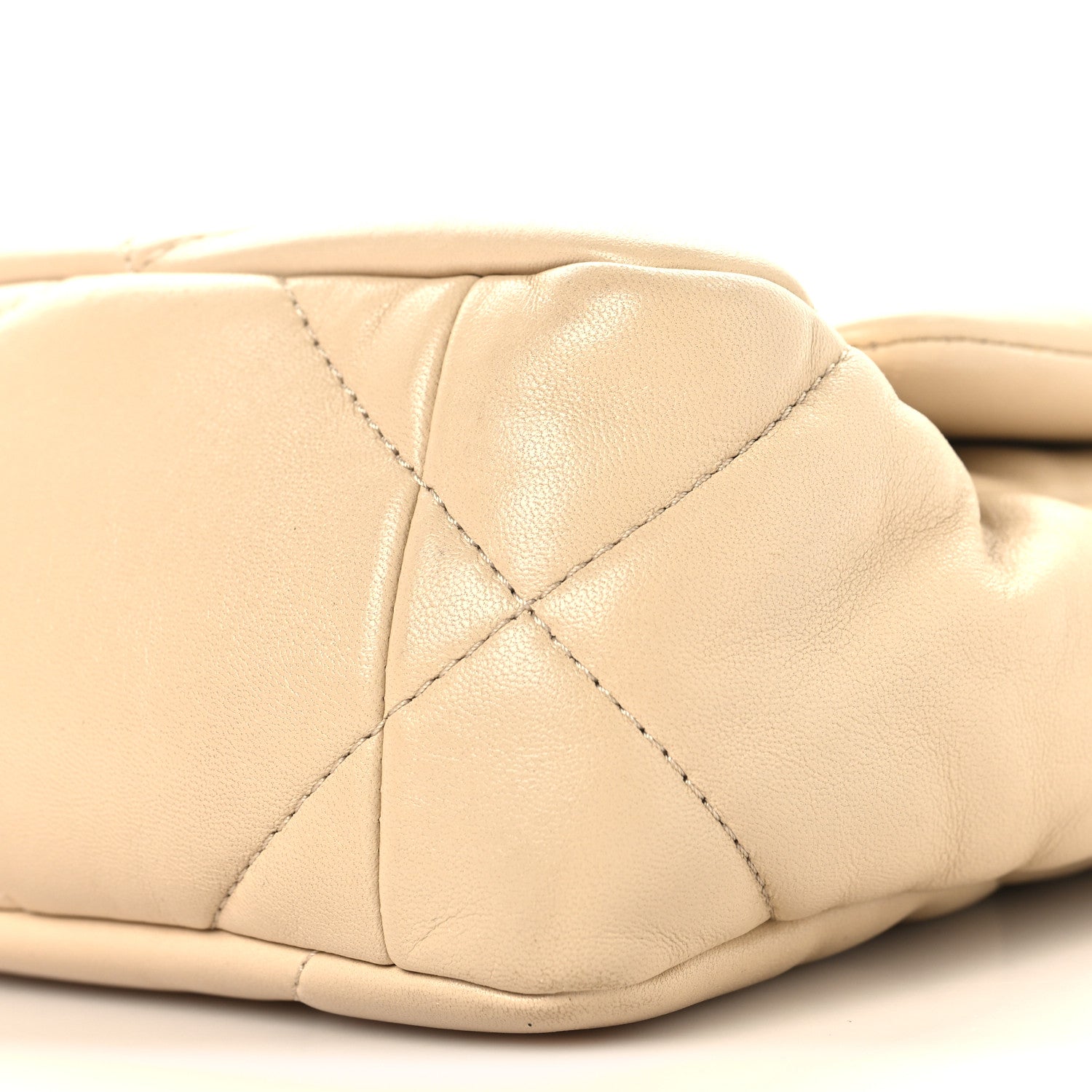 Lambskin Quilted Medium CHNL 19 Flap Beige