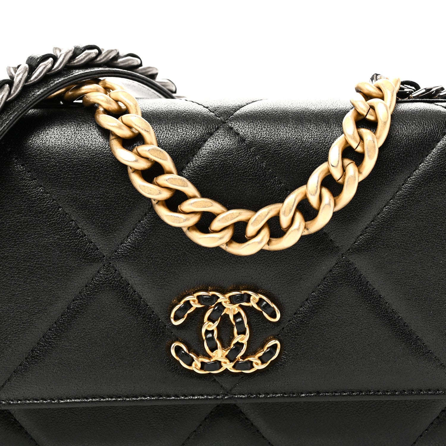 Lambskin Quilted CHNL 19 Wallet On Chain WOC Black