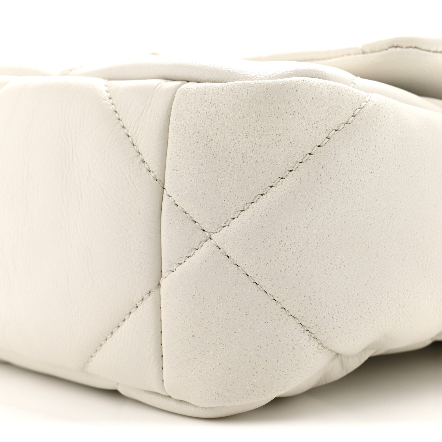 Goatskin Quilted Medium CHNL 19 Flap White
