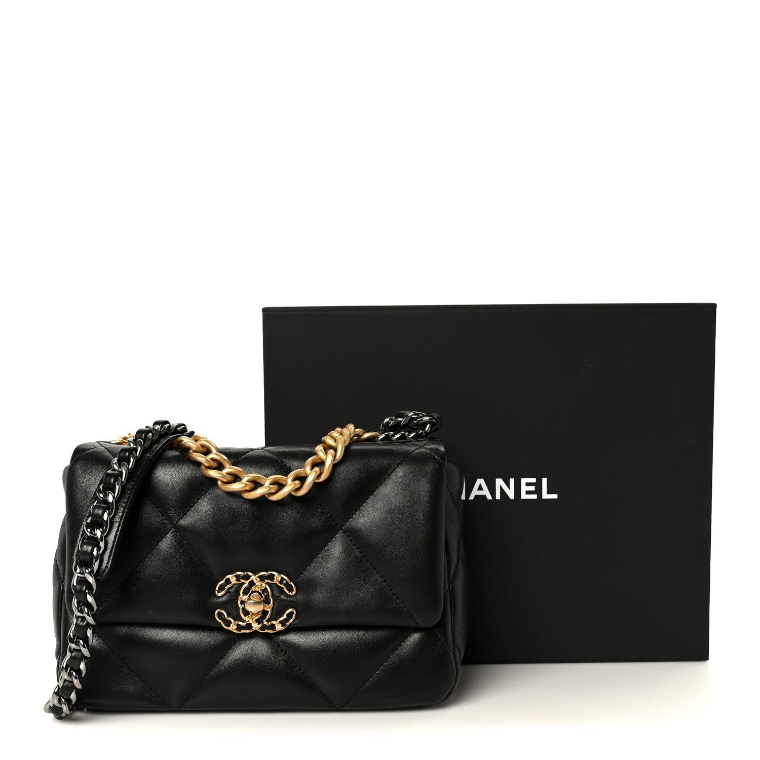 Lambskin Quilted Medium CHNL 19 Flap Black