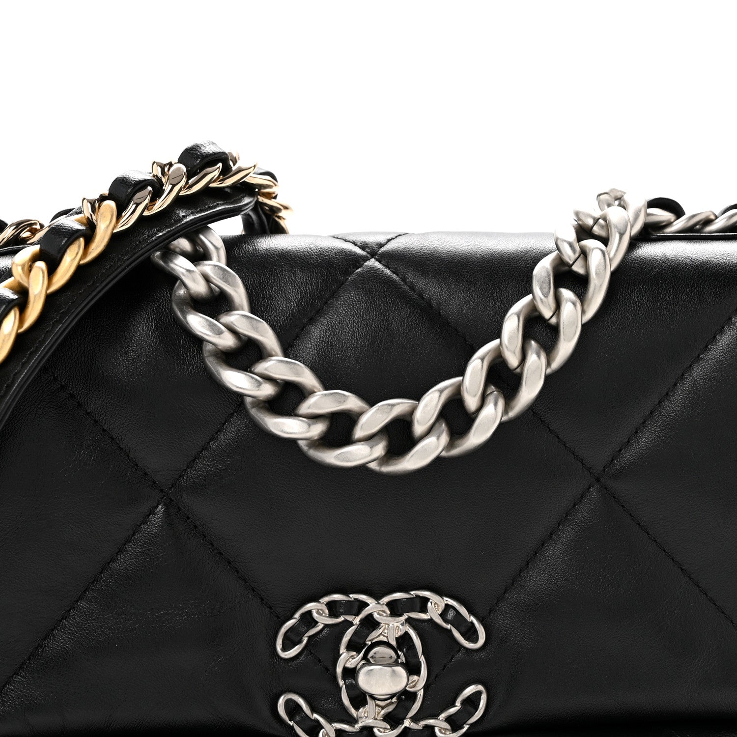 Lambskin Quilted Medium CHNL 19 Flap Black