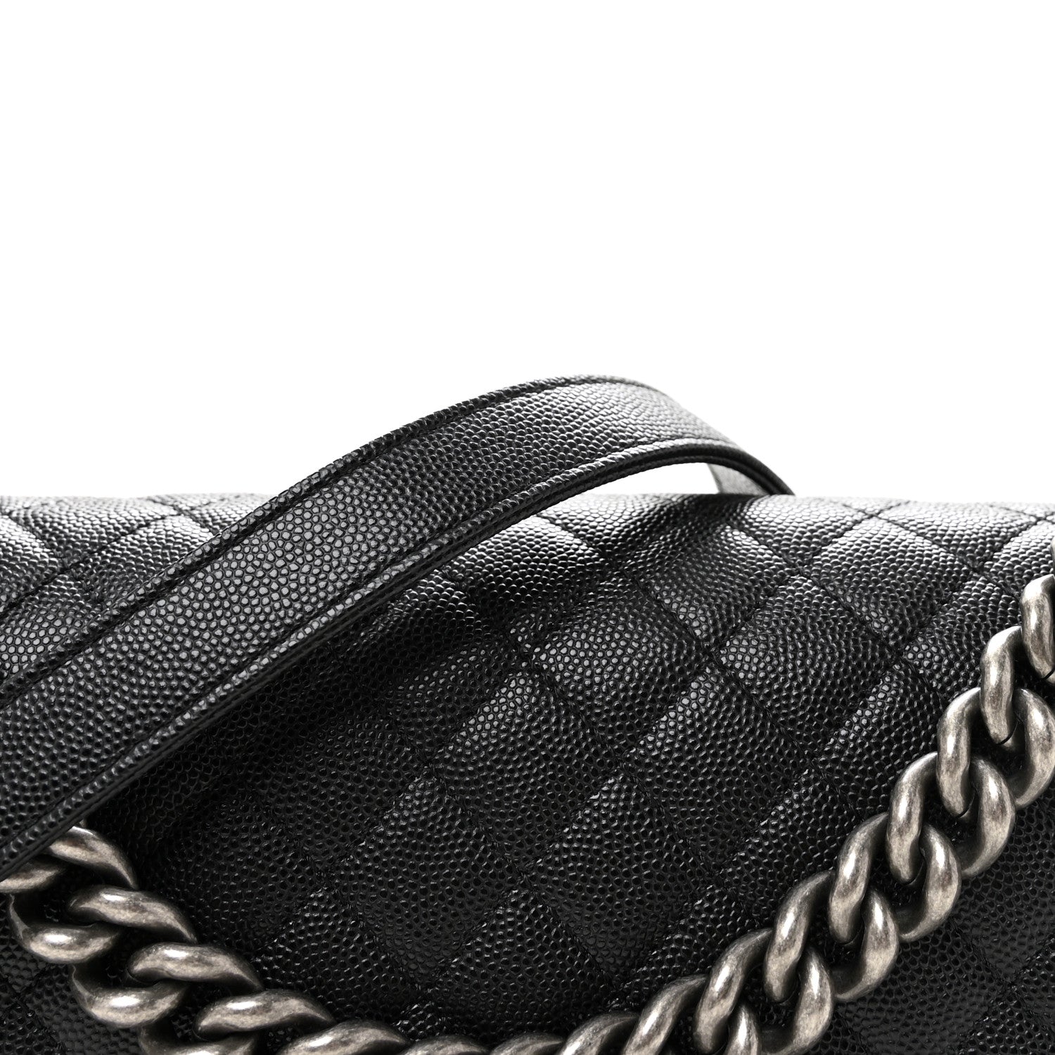 Caviar Quilted Medium Boy Flap Black
