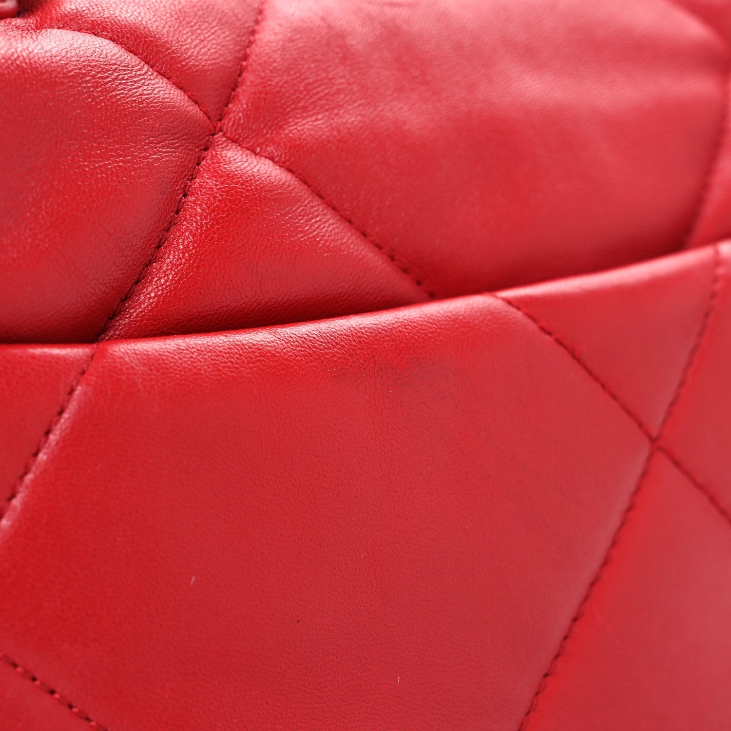 Lambskin Quilted Medium CHNL 19 Flap Red