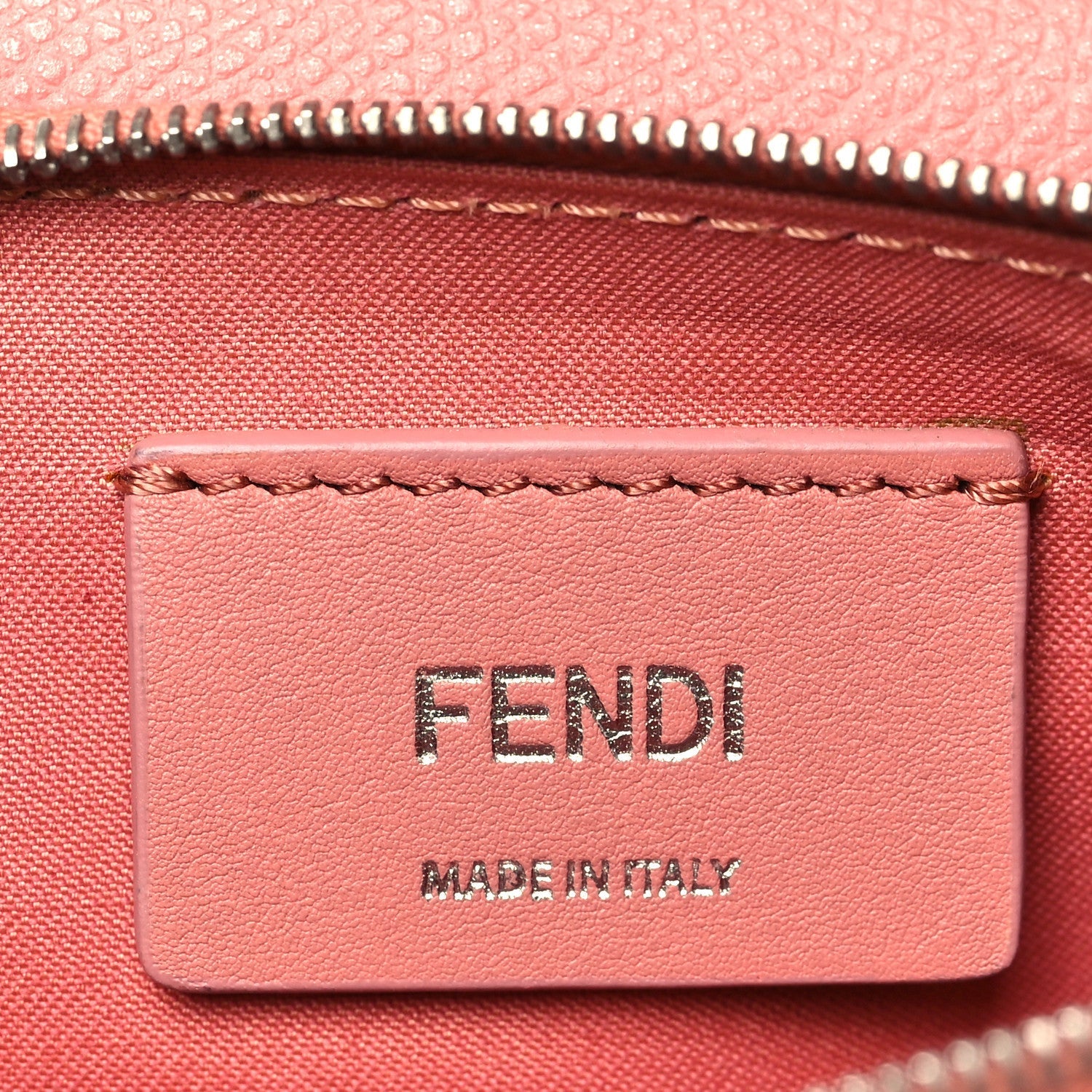 Vitello Cruise F is FNDI Medium Envelope Wallet on Chain Macaron
