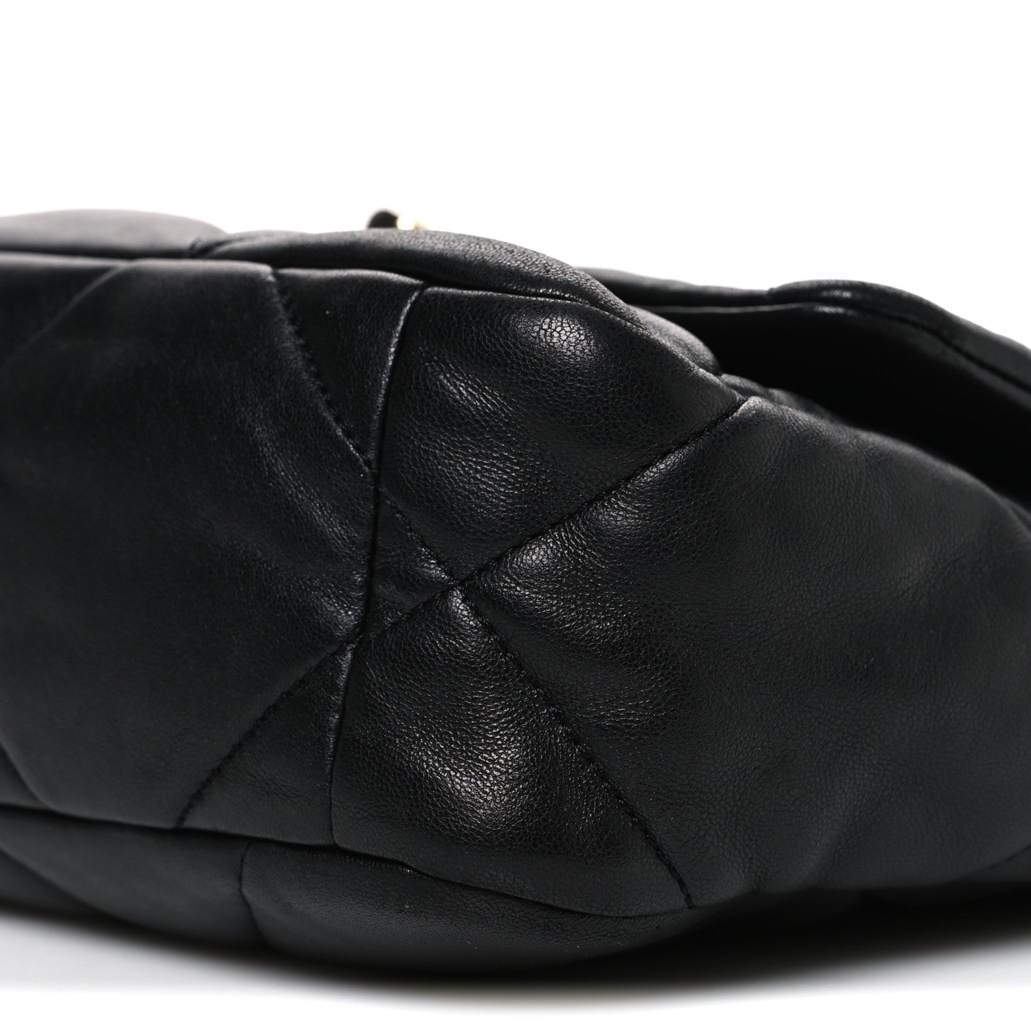 Lambskin Quilted Medium CHNL 19 Flap Black