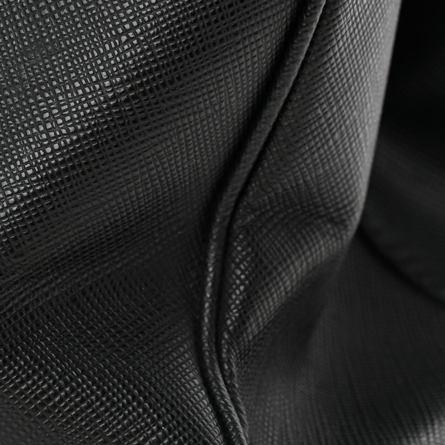Saffiano Medium Galleria Double Zip Tote Black