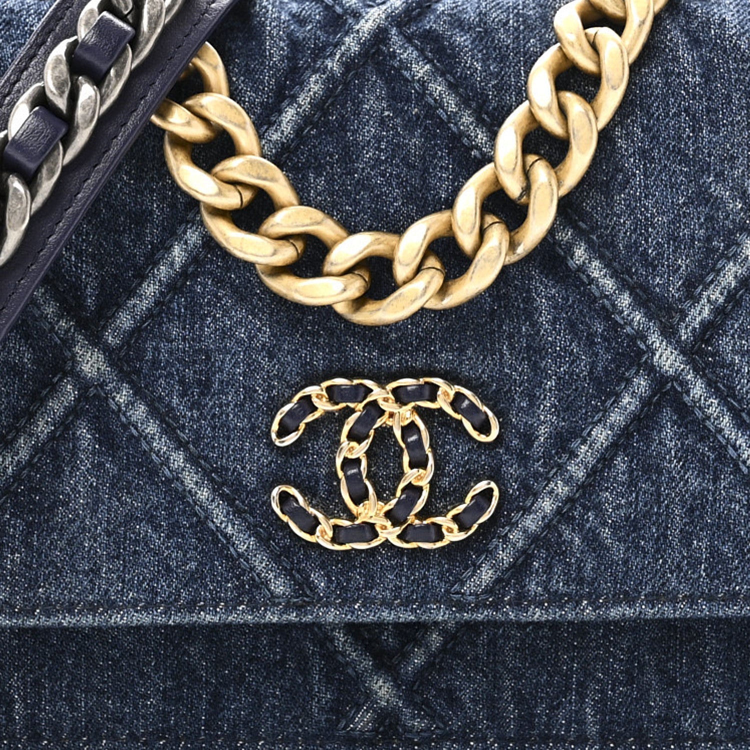 Denim Quilted CHNL 19 Wallet On Chain WOC Blue