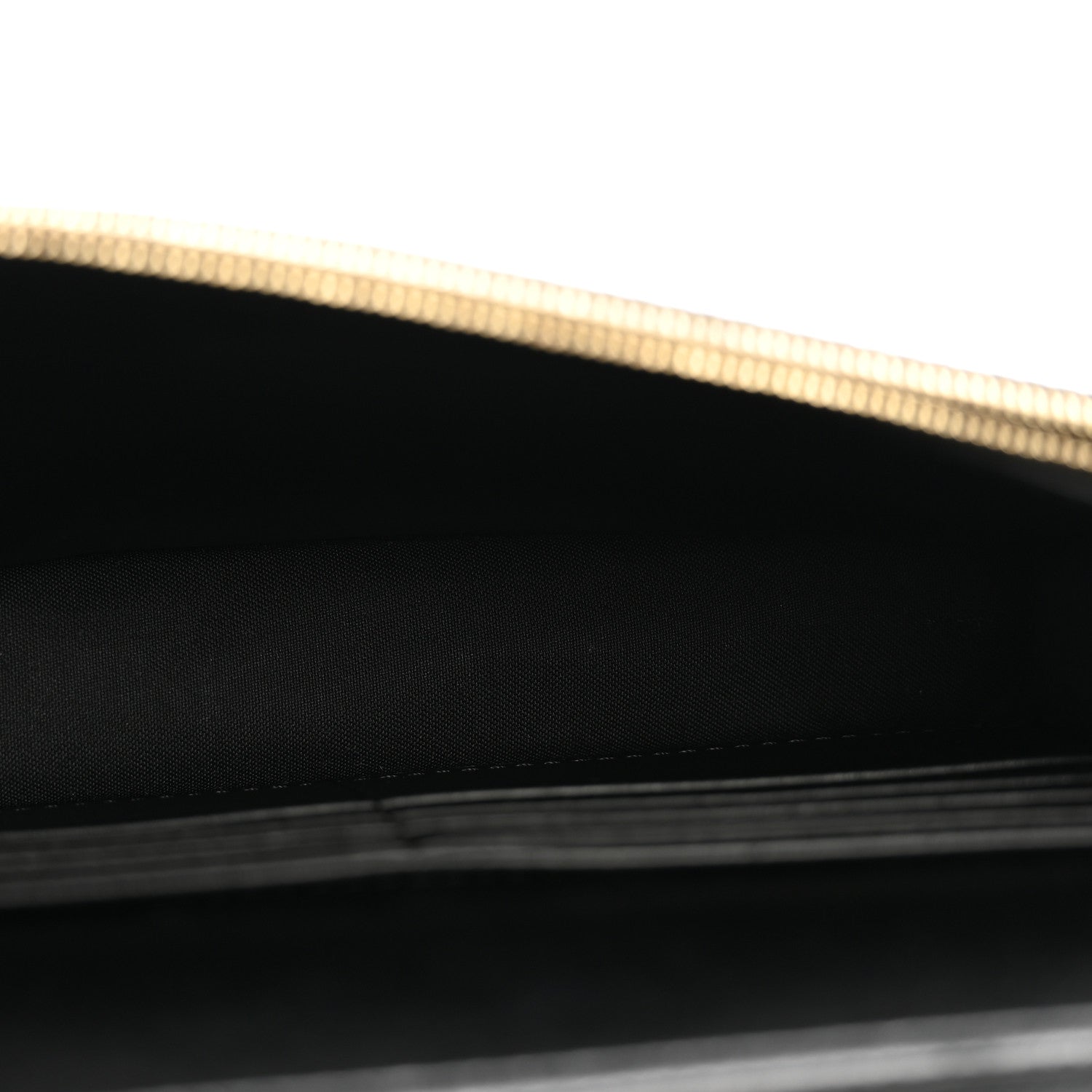 Vitello Cruise F is FNDI Bi-Color FF 1974 Embossed Medium Envelope Wallet On Chain Black Maya