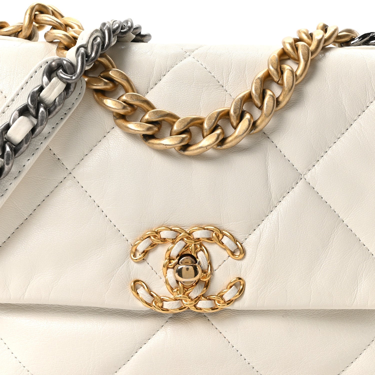 Goatskin Quilted Medium CHNL 19 Flap White