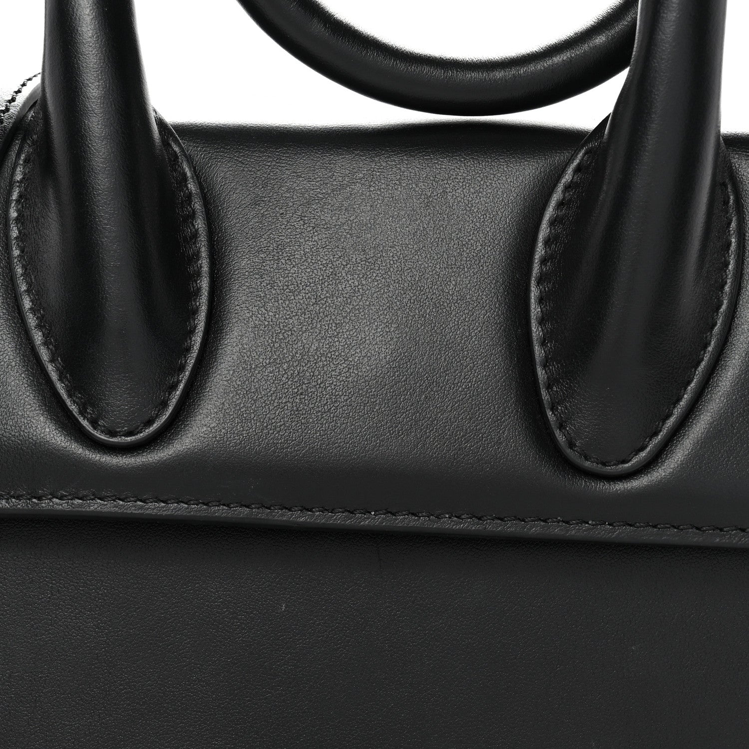 Smooth Calfskin Le Chiquito Noeud Black