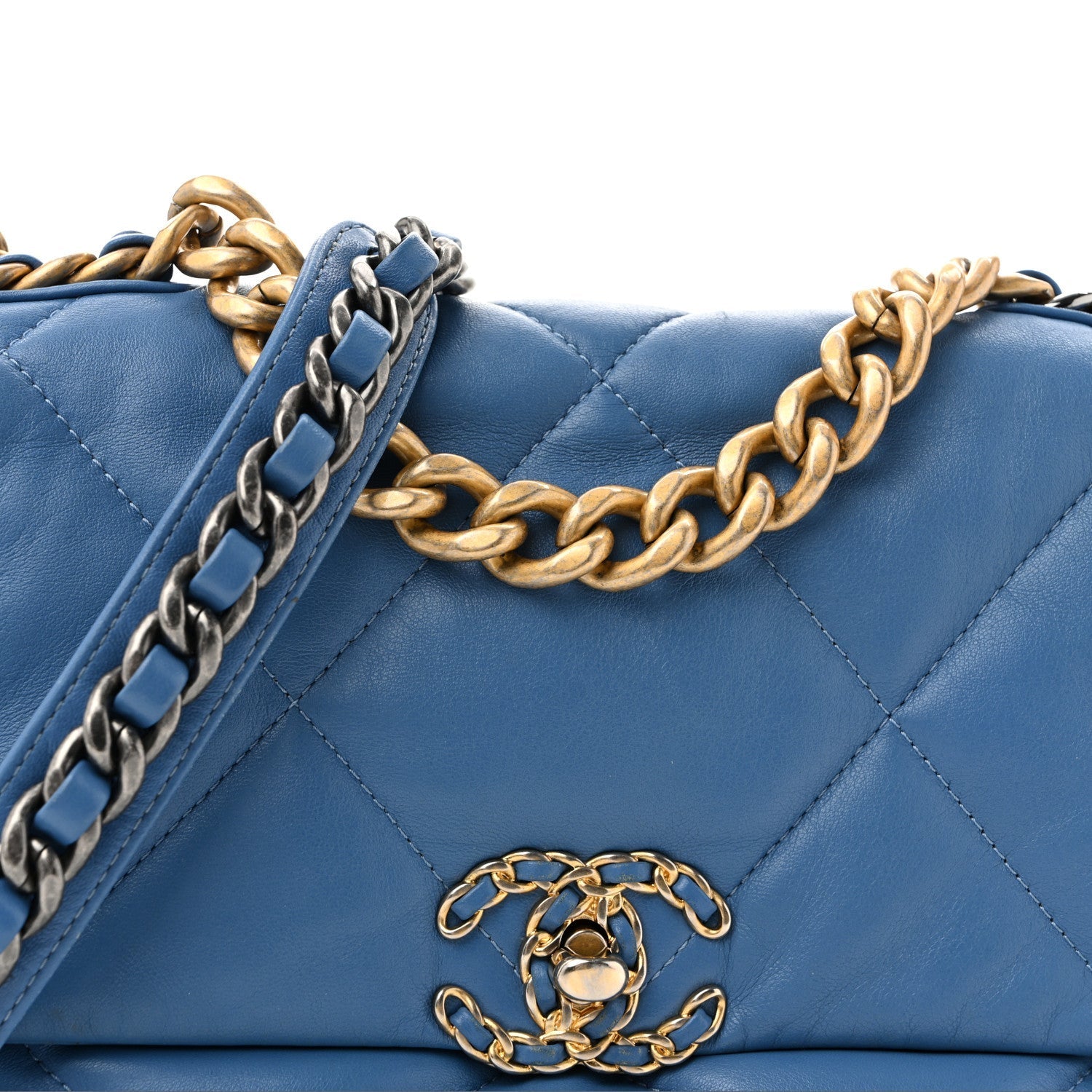 Lambskin Quilted Medium CHNL 19 Flap Blue