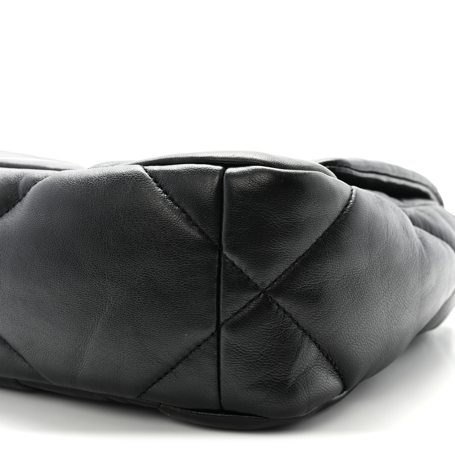 Lambskin Quilted Medium CHNL 19 Flap Black