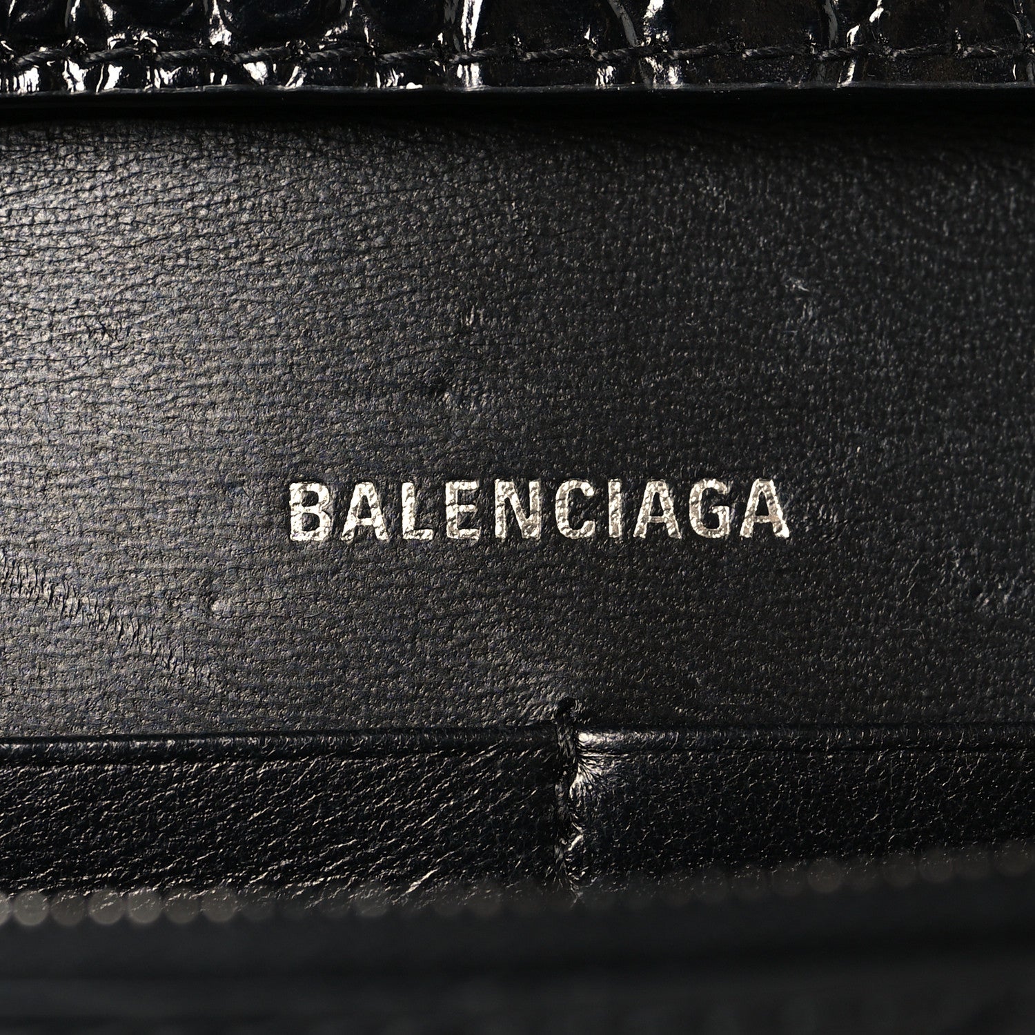 Shiny Calfskin Monochrome Crocodile Embossed Hourglass Chain Bag Black