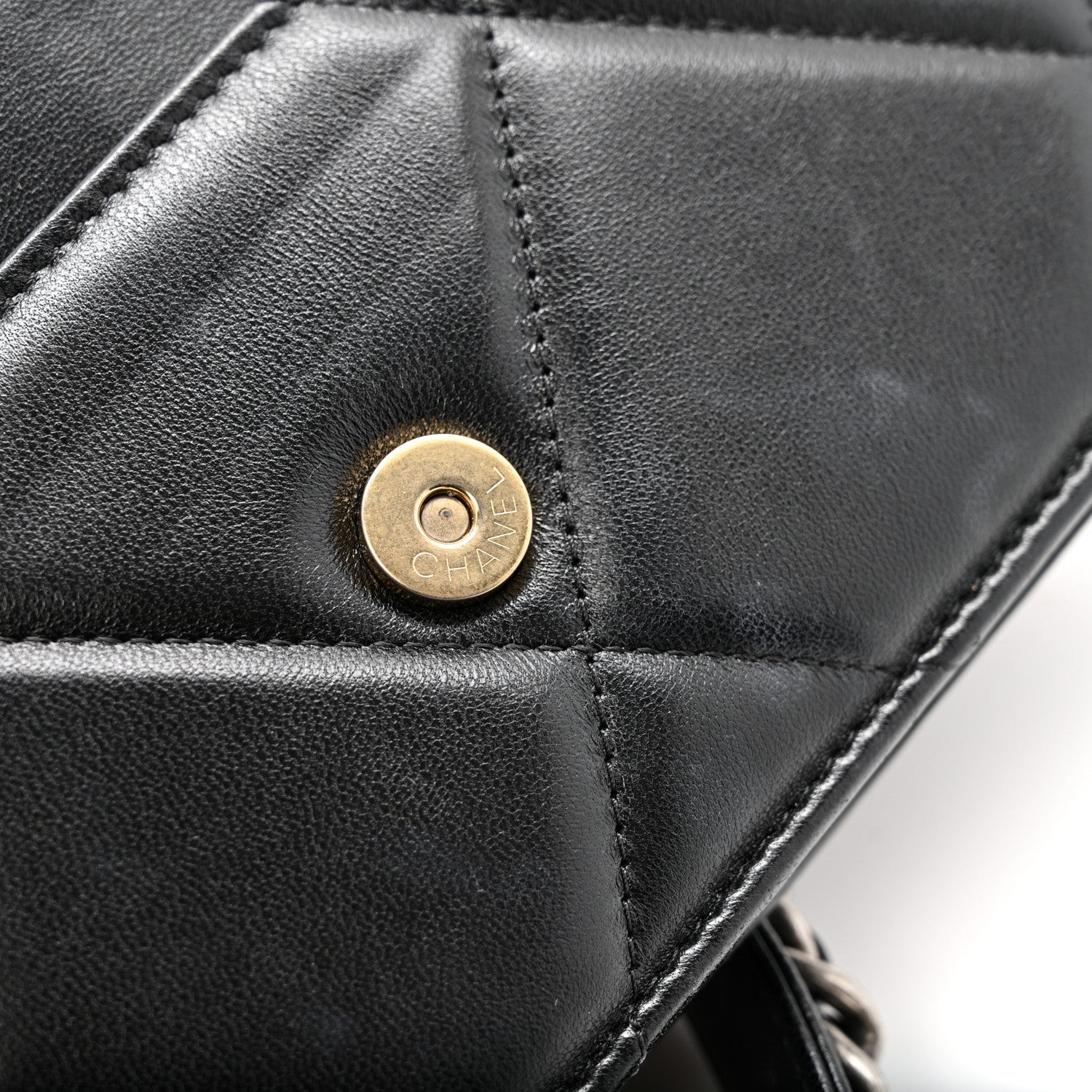 Lambskin Quilted CHNL 19 Wallet On Chain WOC Black