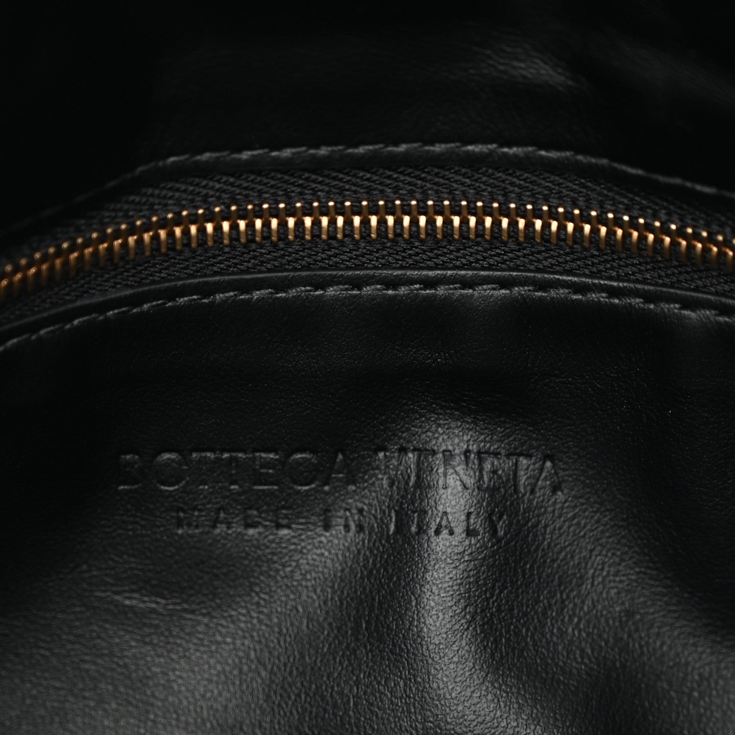 Calfskin Intrecciato Small Hop Black