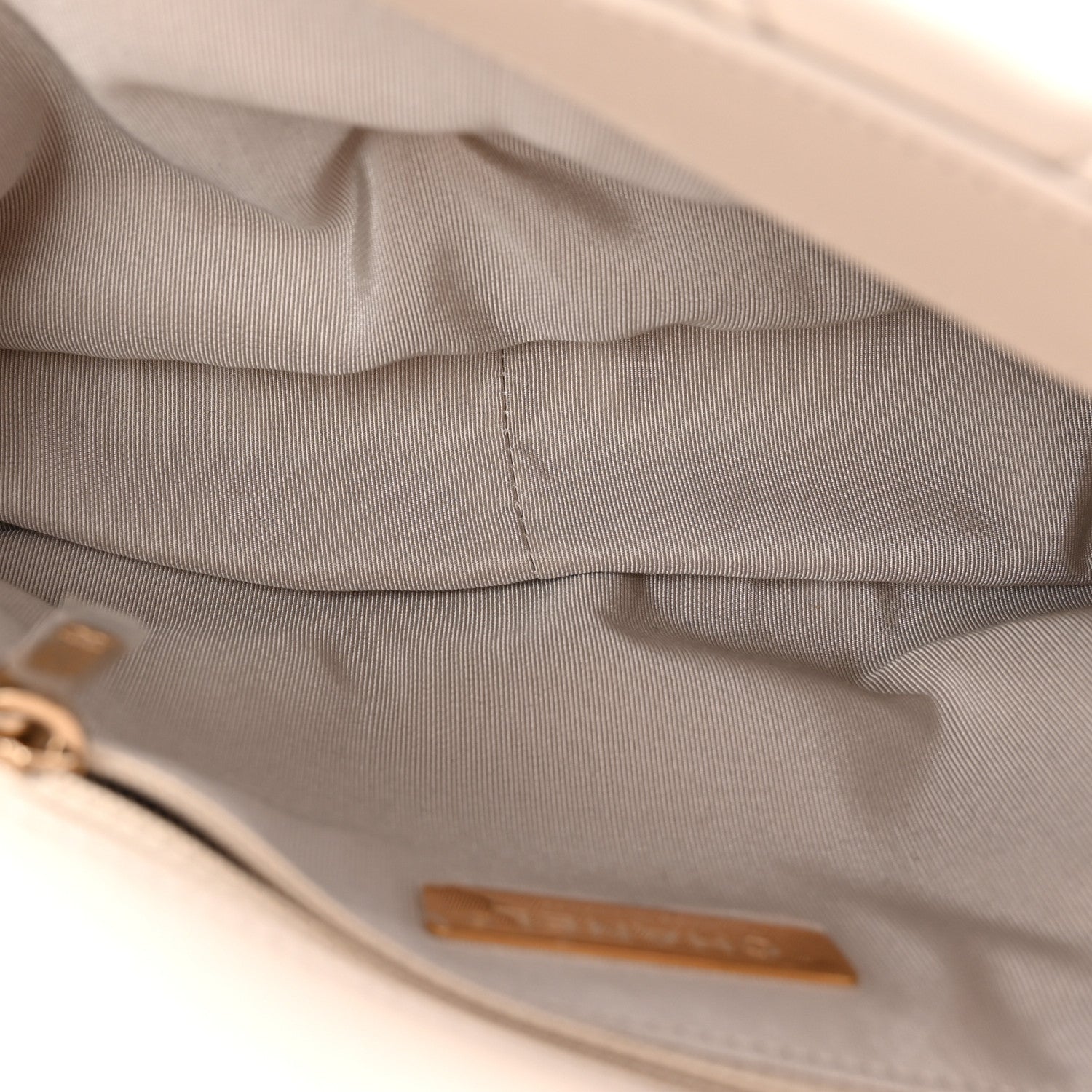 Lambskin Mixed Fibers Quilted Medium CHNL 19 Flap Beige