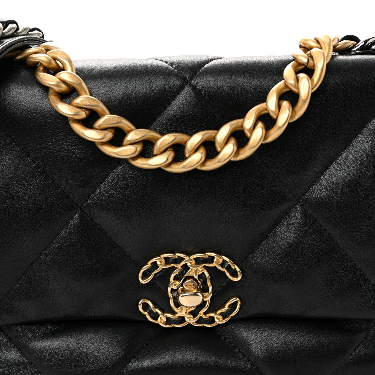 Lambskin Quilted Medium CHNL 19 Flap Black