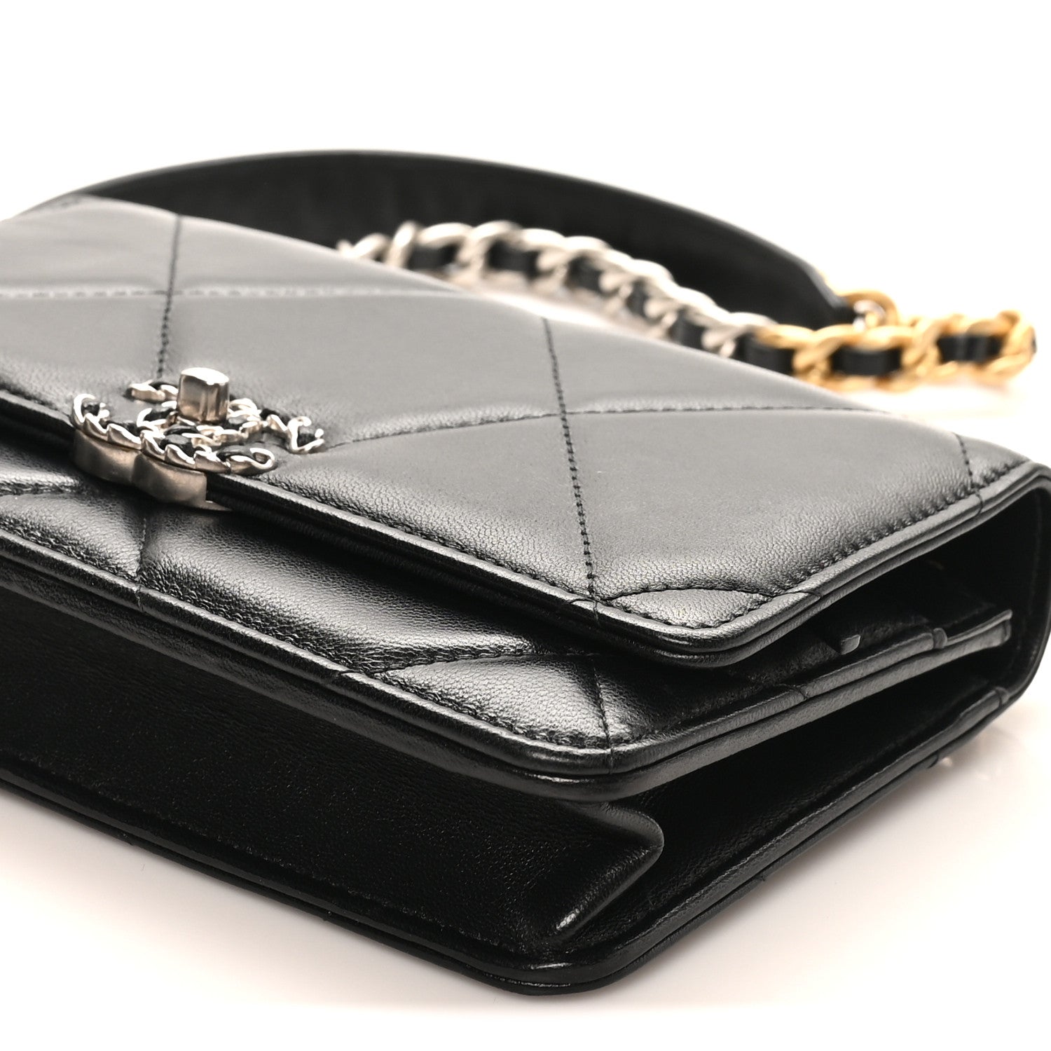 Lambskin Quilted CHNL 19 Wallet On Chain WOC Black