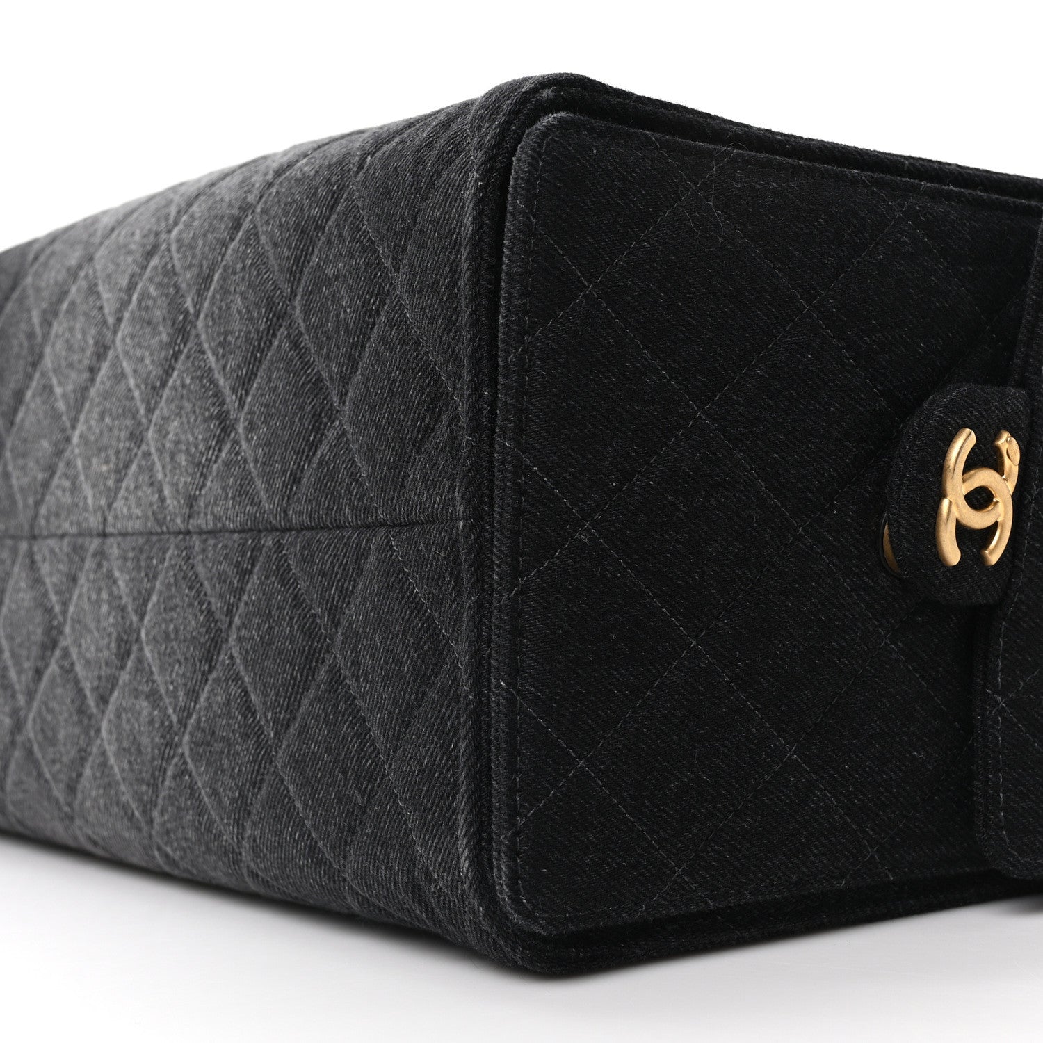 Washed Denim Quilted Medium CHNL 25 Handbag Black