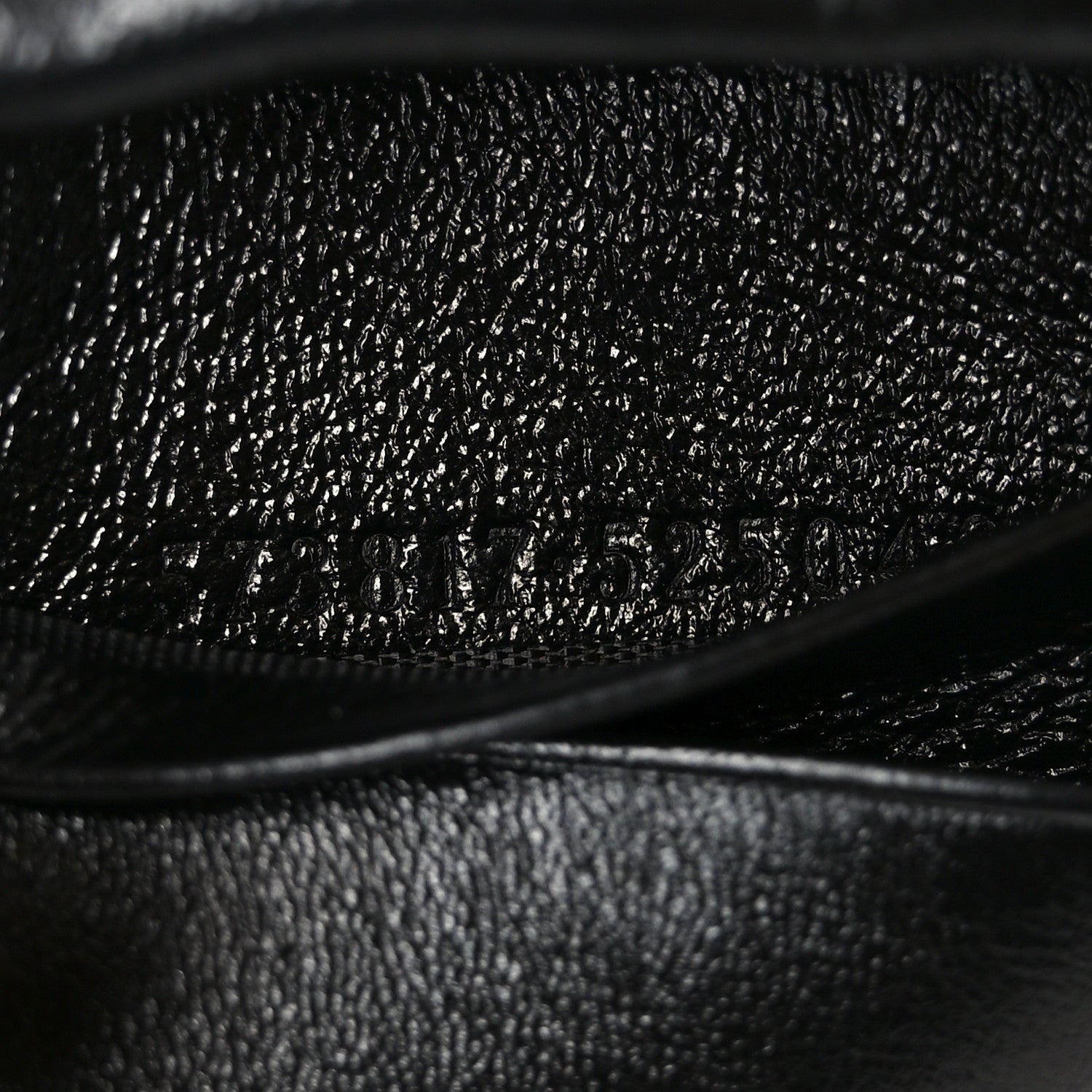 Vintage Effect Calfskin Matelasse Diagonal Mini Torchon GG Marmont 2.0 Bucket Bag Black Romantic Cherry