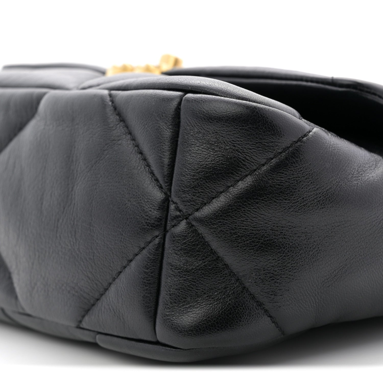 Lambskin Quilted Medium CHNL 19 Flap Black