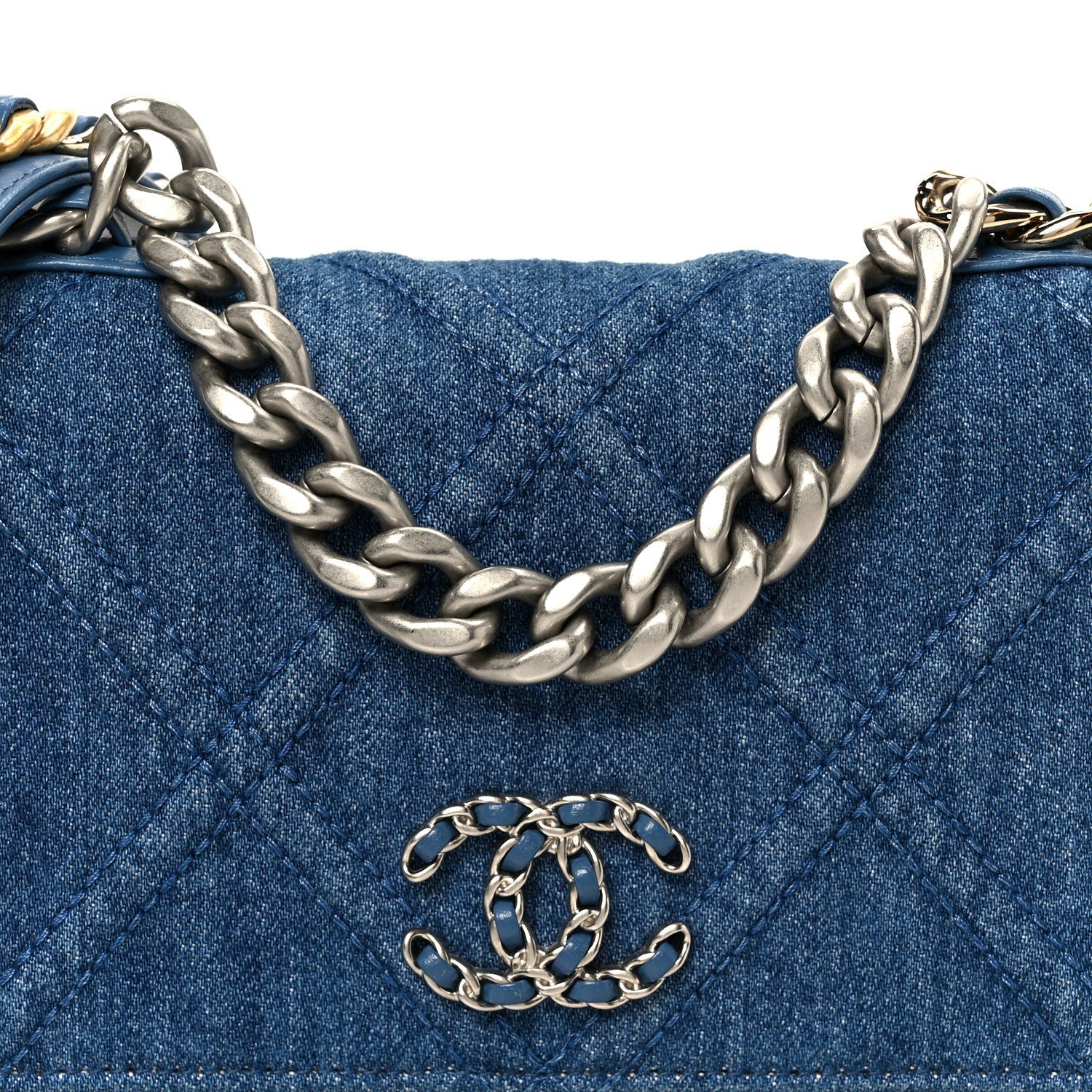 Denim Quilted CHNL 19 Wallet On Chain WOC Blue